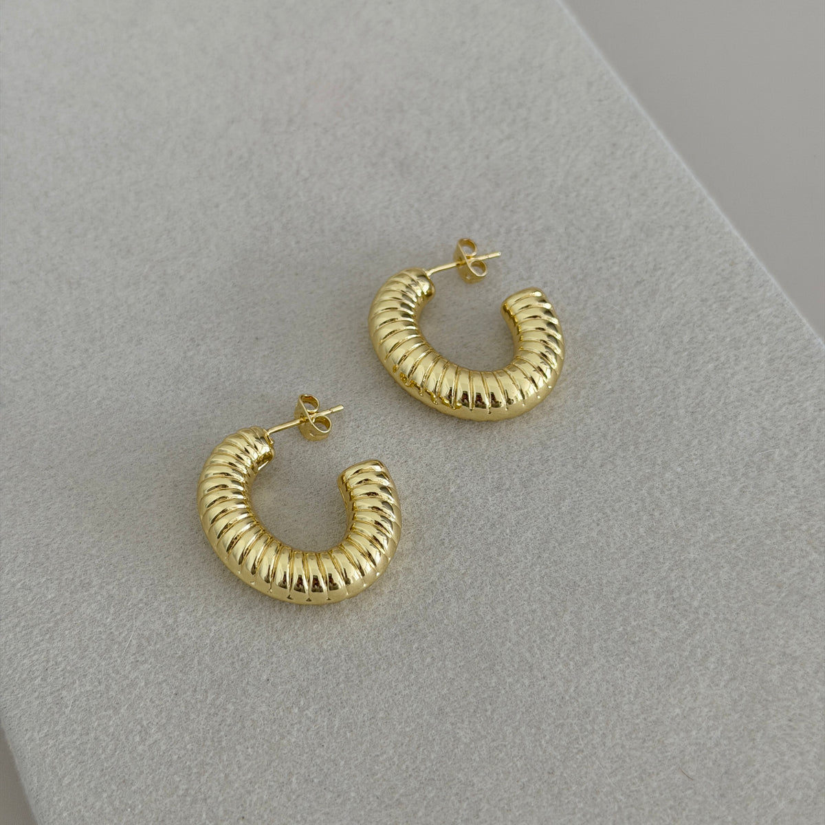 Ribbed Chunky Hoop Earrings