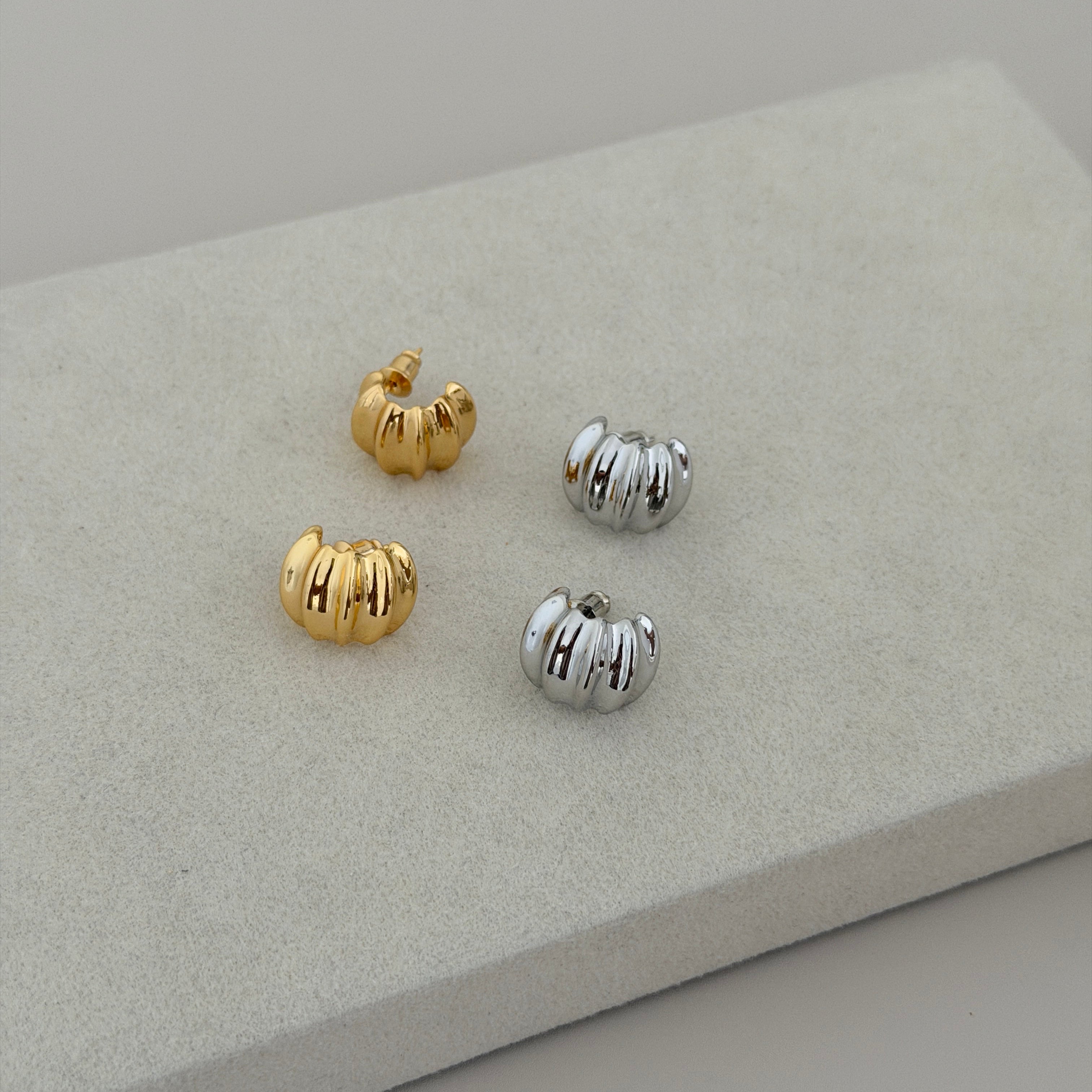 Chunky Ribbed Huggie Earrings