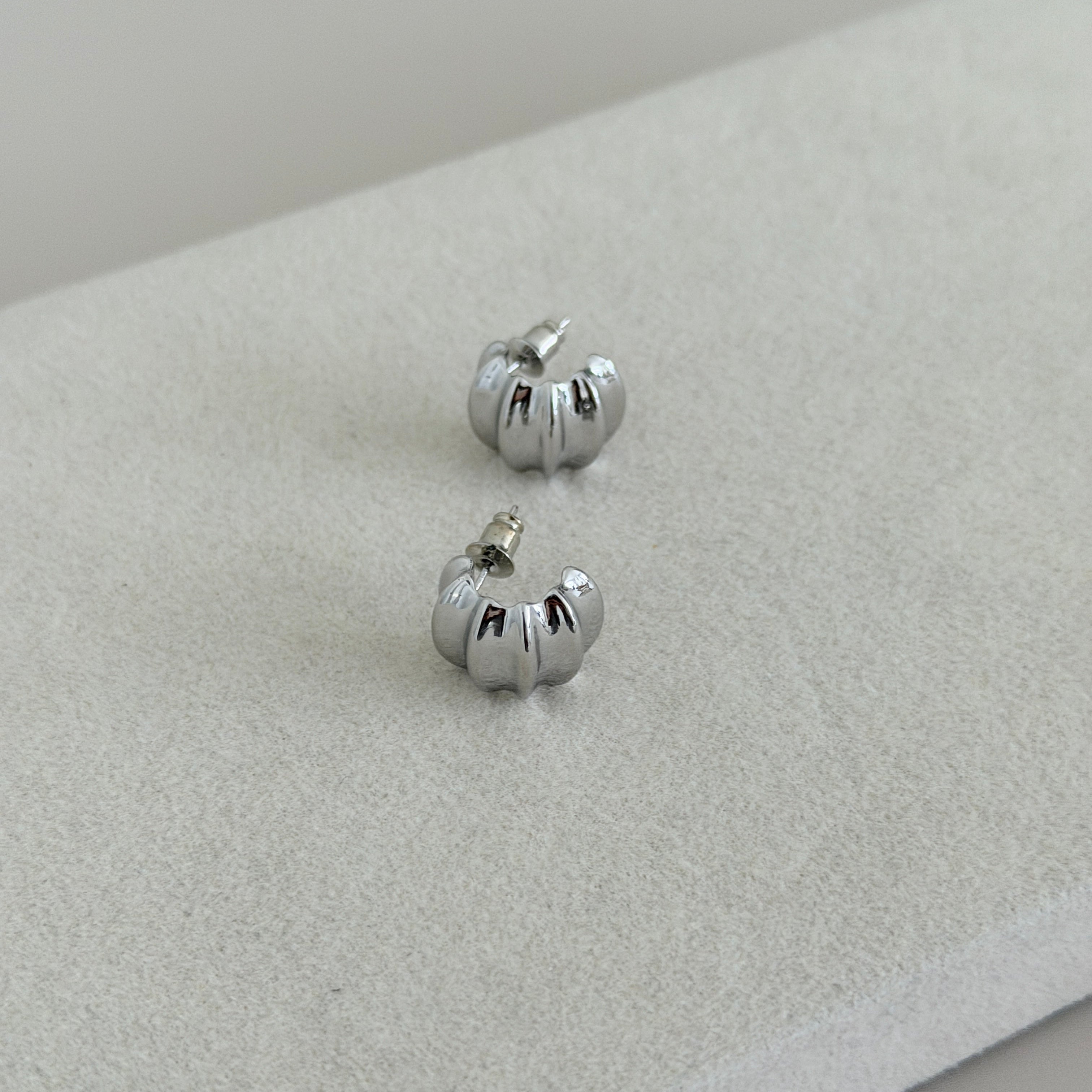 Chunky Ribbed Huggie Earrings