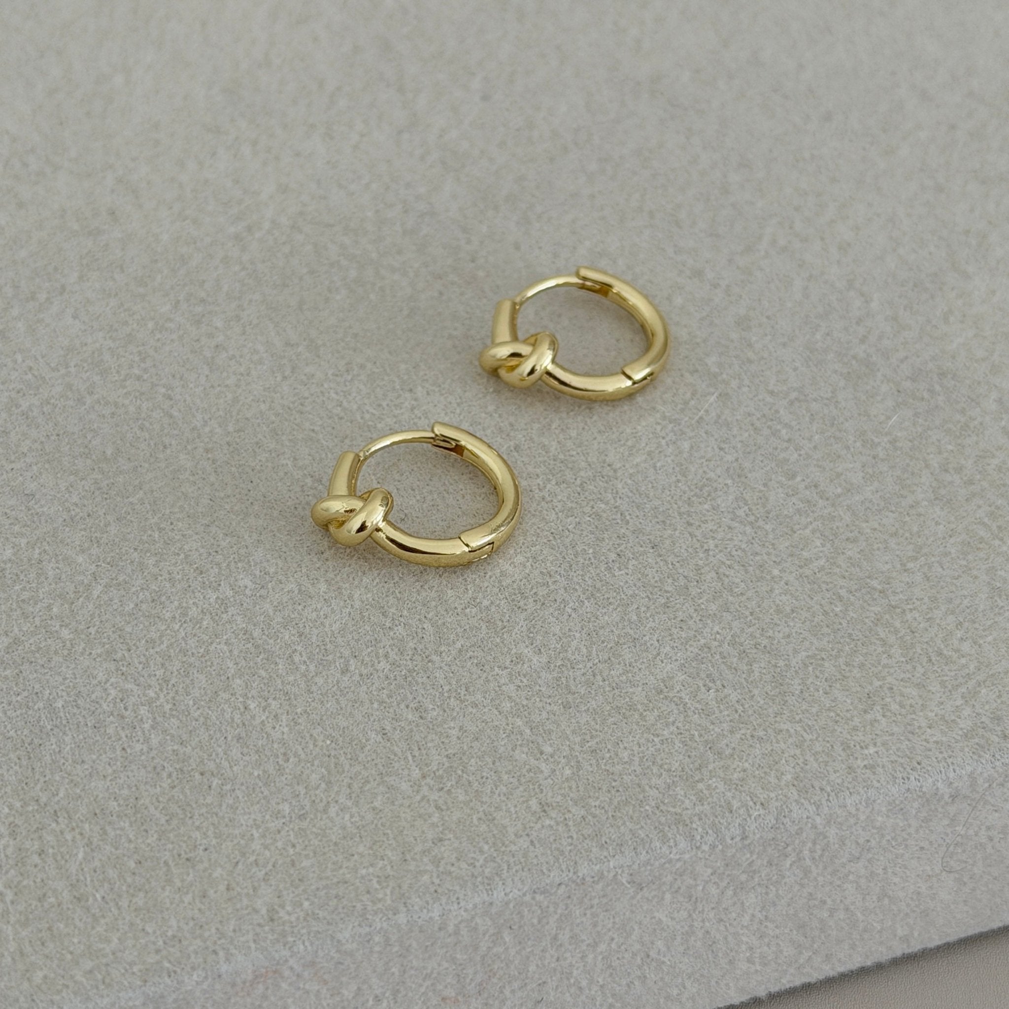 Amara Knot Hoops - Earring | LimaLimón Store - 1