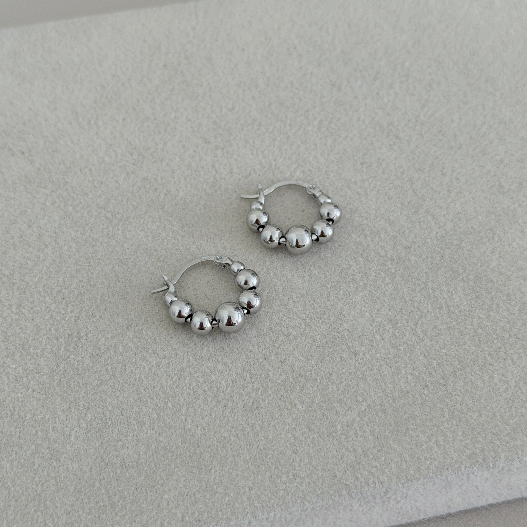 Amelia Beaded Hoop Earrings - Earring | LimaLimón Store - 3