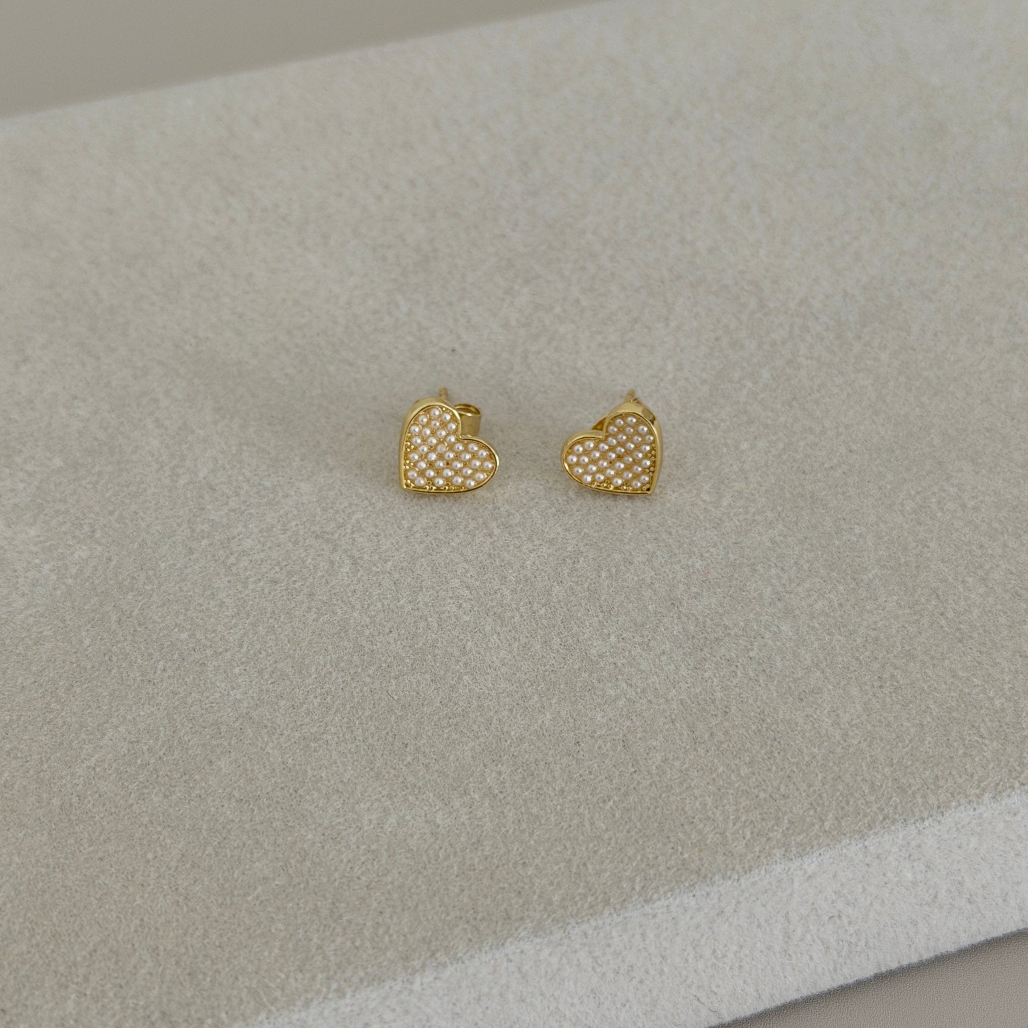 Amore Pavé Heart Stud Earrings - Earring | LimaLimón Store - 4