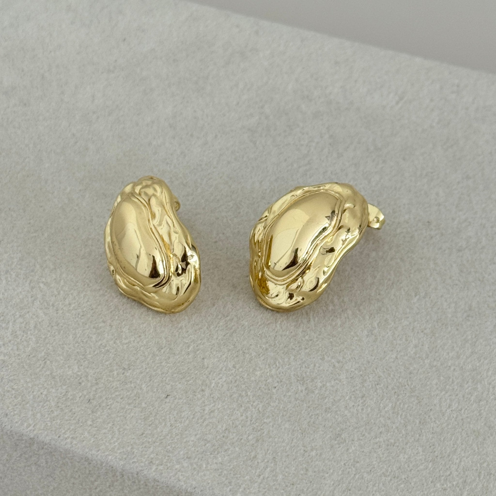Aurora Sculpted Gold Earrings - Earring | LimaLimón Store - 3