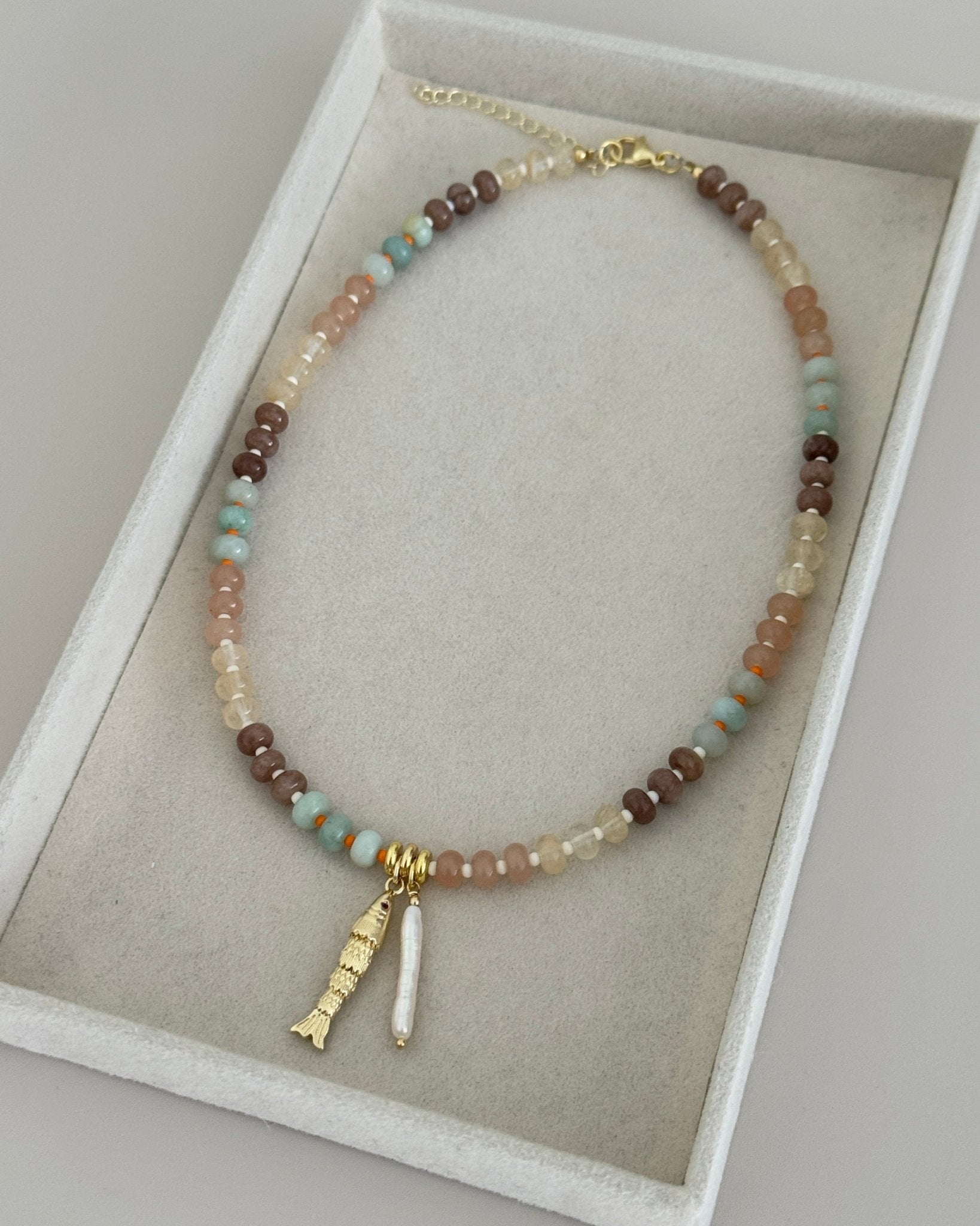 Beaded with Fish and Pearl Charms - Necklace | LimaLimón Store - 4