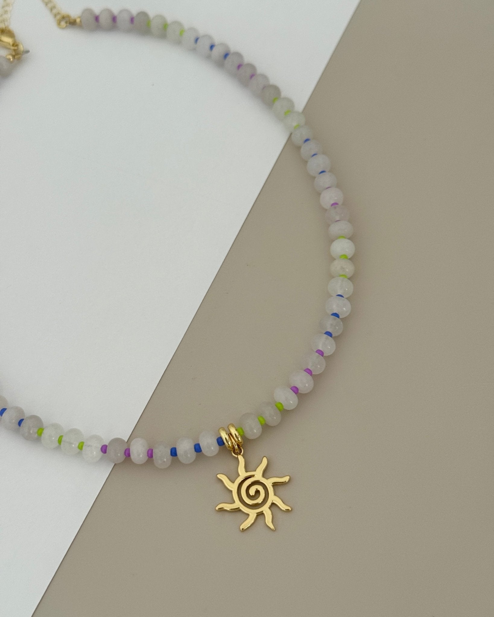 Beaded with Gold Sun Pendant - Necklace | LimaLimón Store - 5