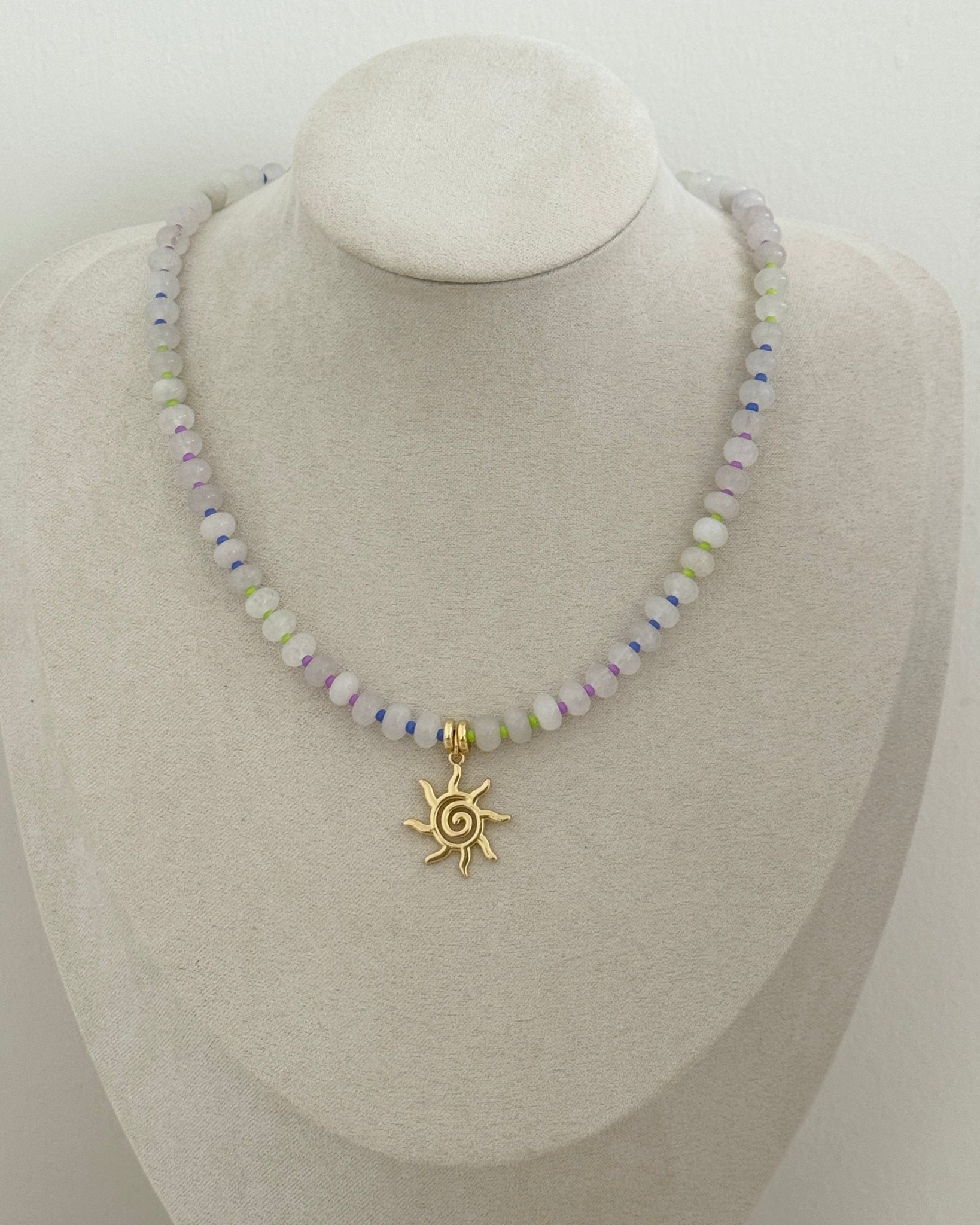 Beaded with Gold Sun Pendant - Necklace | LimaLimón Store - 7
