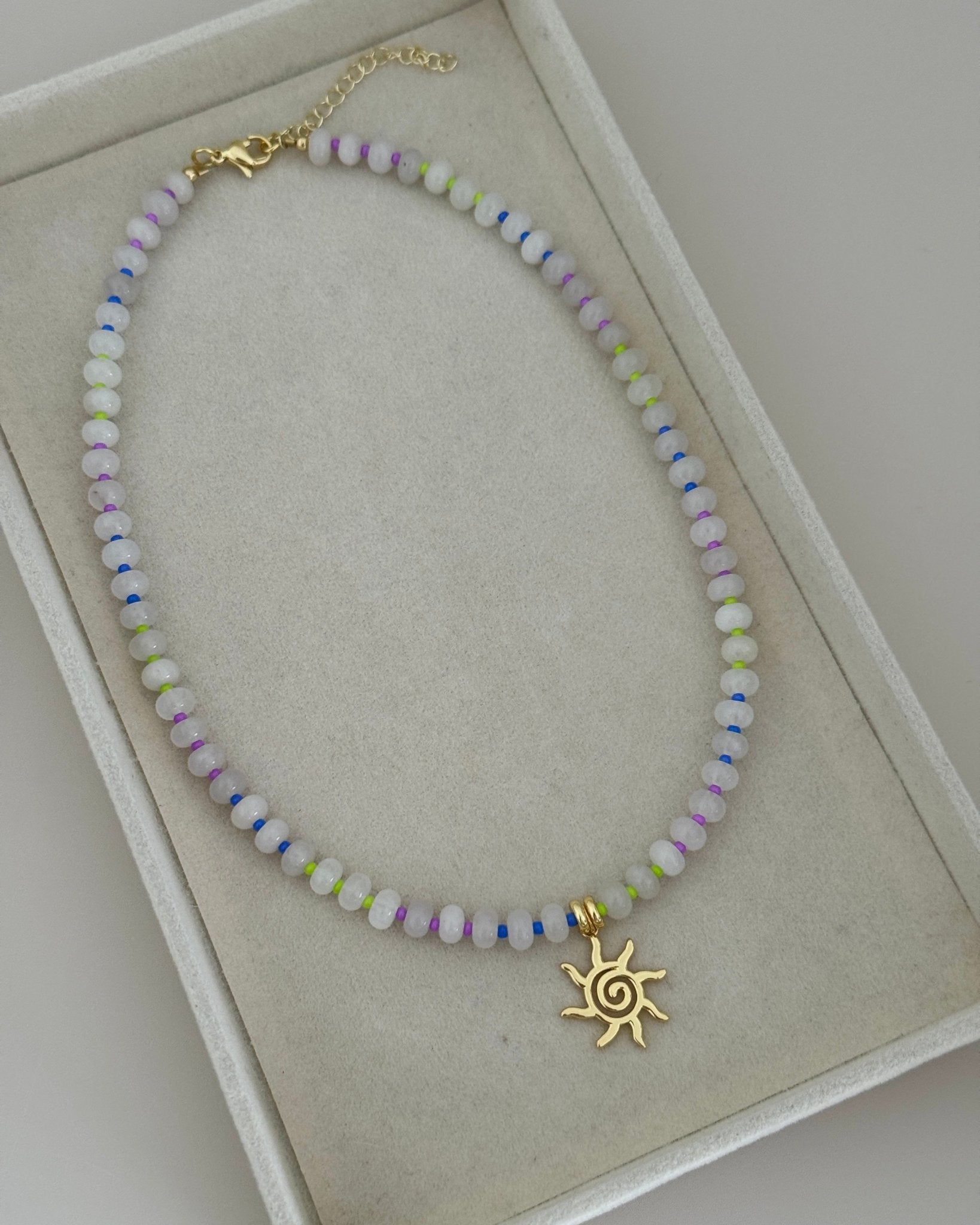 Beaded with Gold Sun Pendant - Necklace | LimaLimón Store - 6