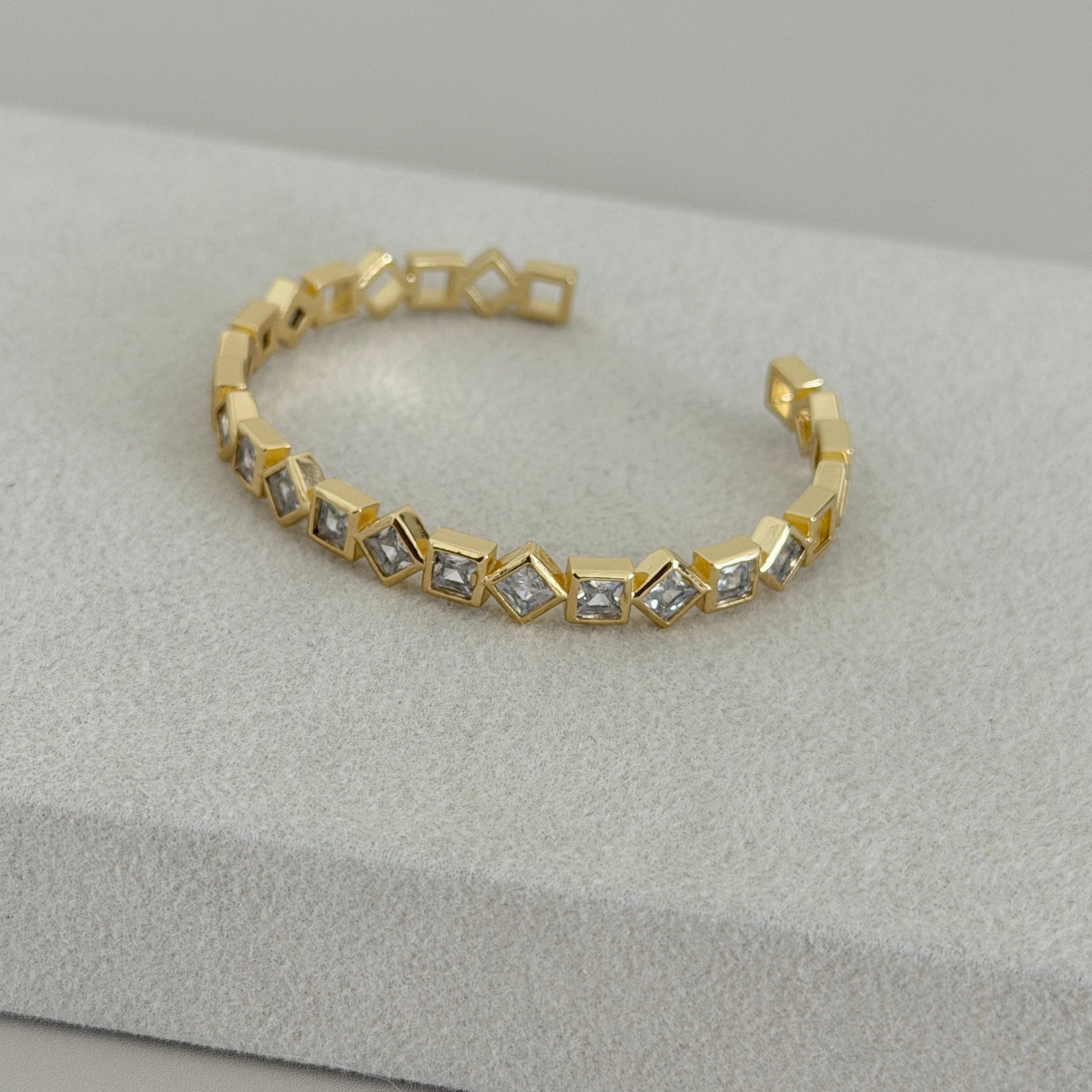 Bianca Square Crystal Cuff Bracelet - Bracelets | LimaLimón Store - 3