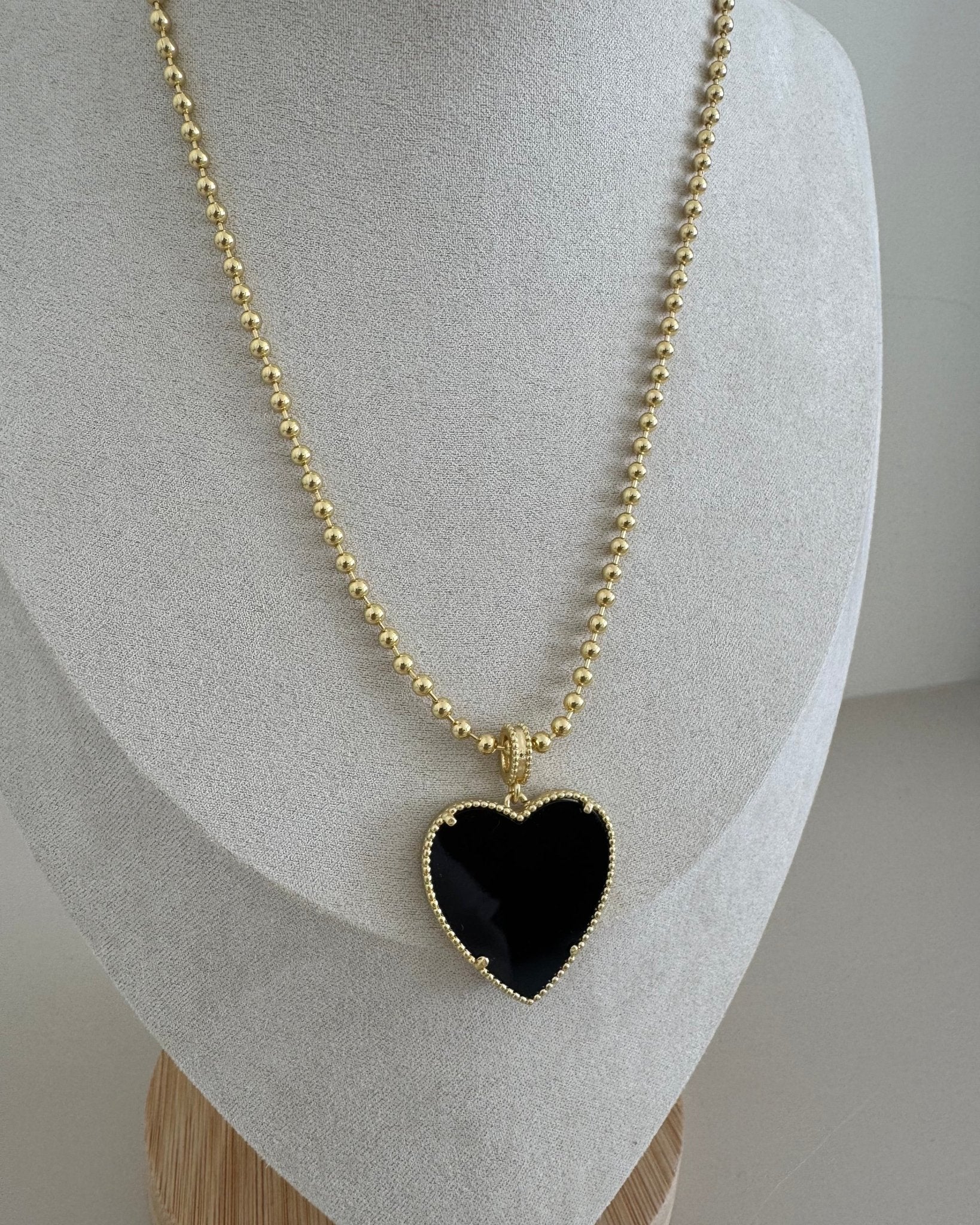 Black Heart Necklace - LimaLimón Store