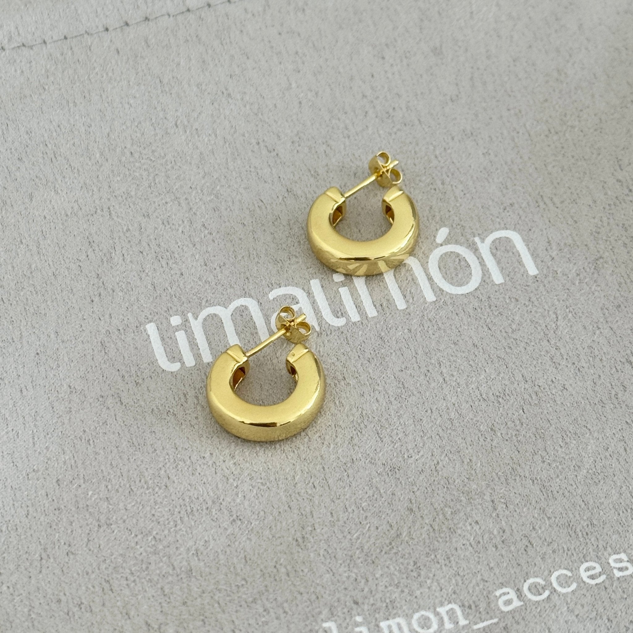 Bold Mini Gold Hoops - Earring | LimaLimón Store - 4