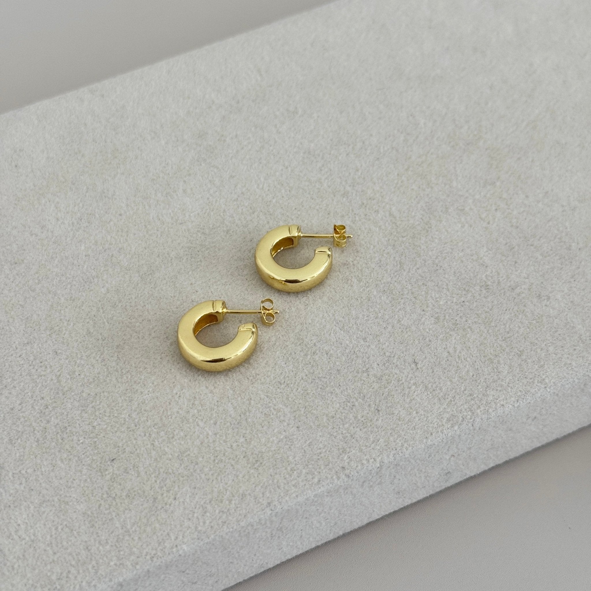 Bold Mini Gold Hoops - Earring | LimaLimón Store - 5