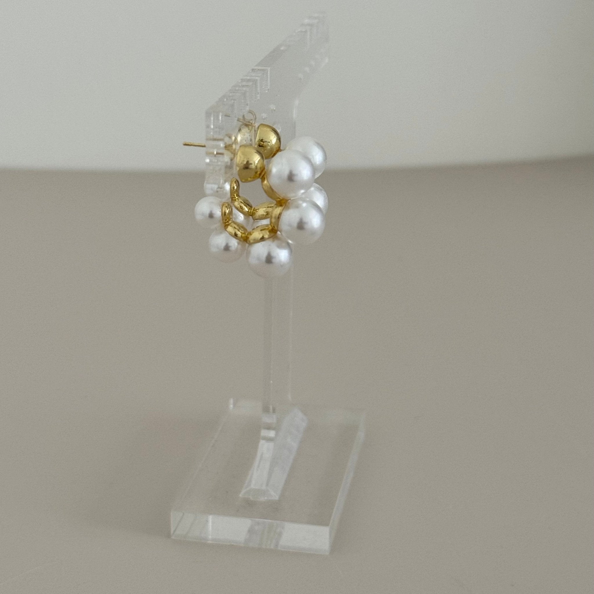 Celeste Cluster Pearl Earrings - Earring | LimaLimón Store - 4
