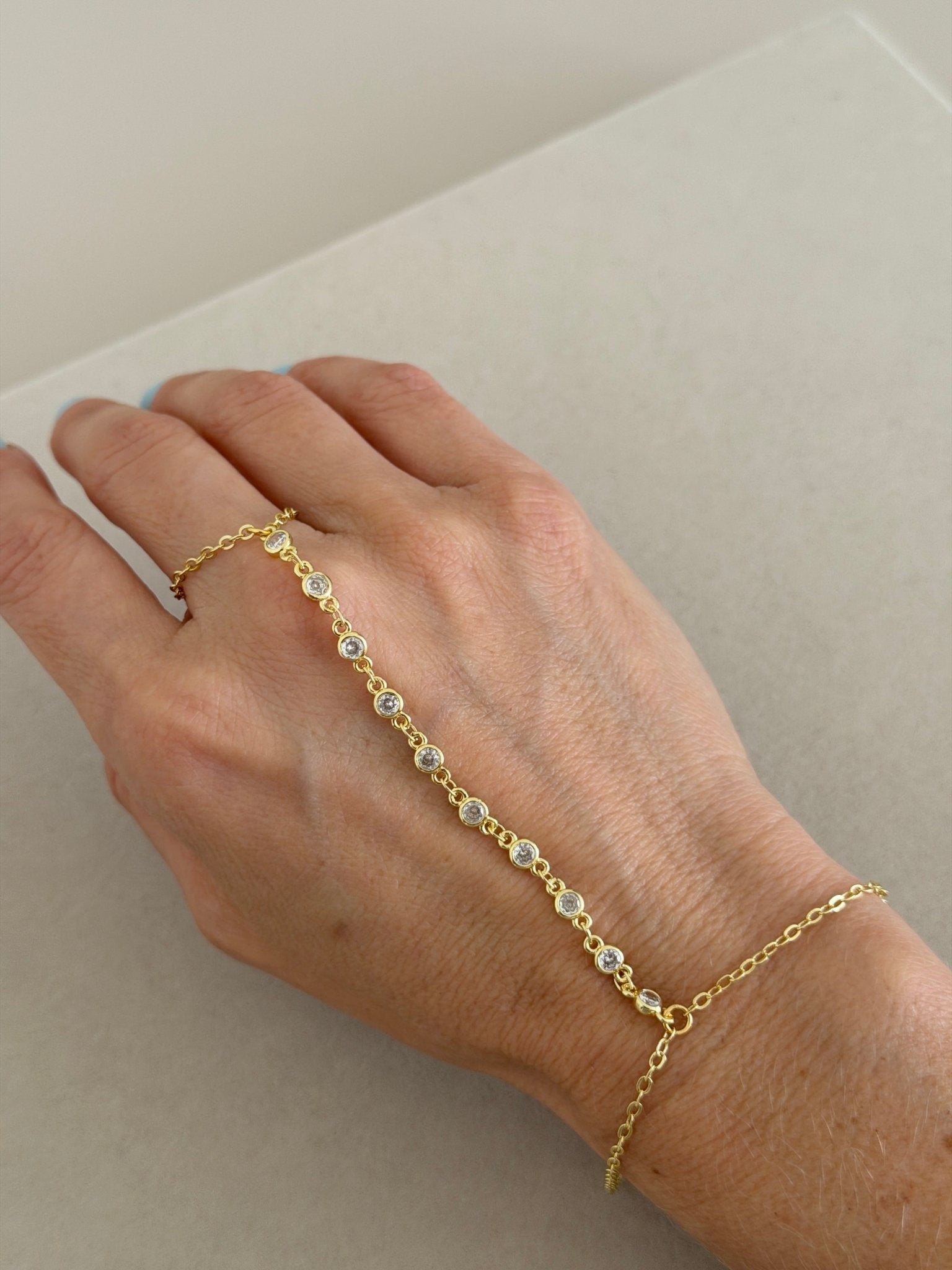 Celeste Hand Chain - Bracelet | LimaLimón Store - 3