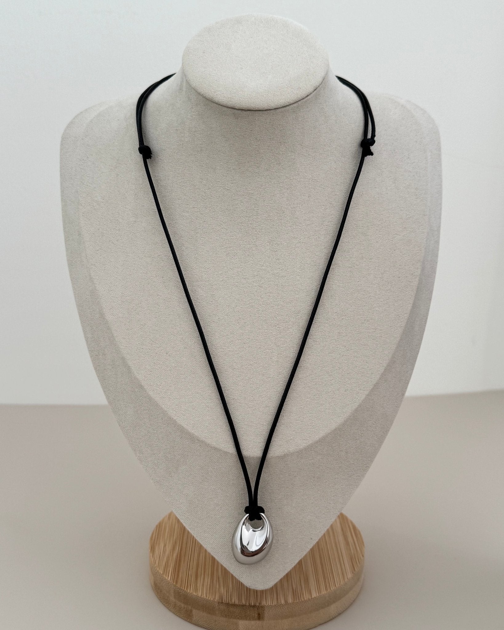 Charm Cord Necklace - LimaLimón Store