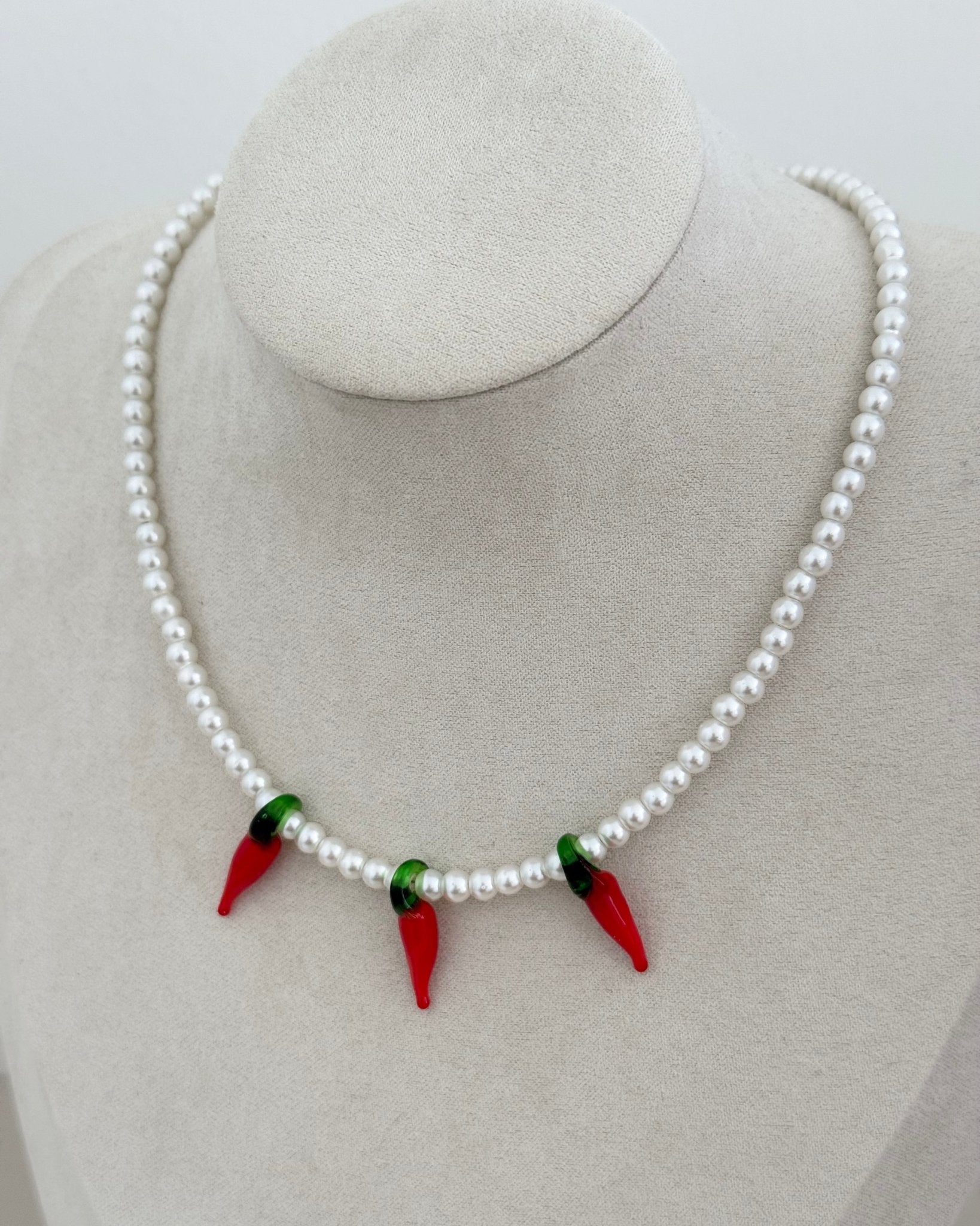 Chili Pearls Necklace - Necklace | LimaLimón Store - 3