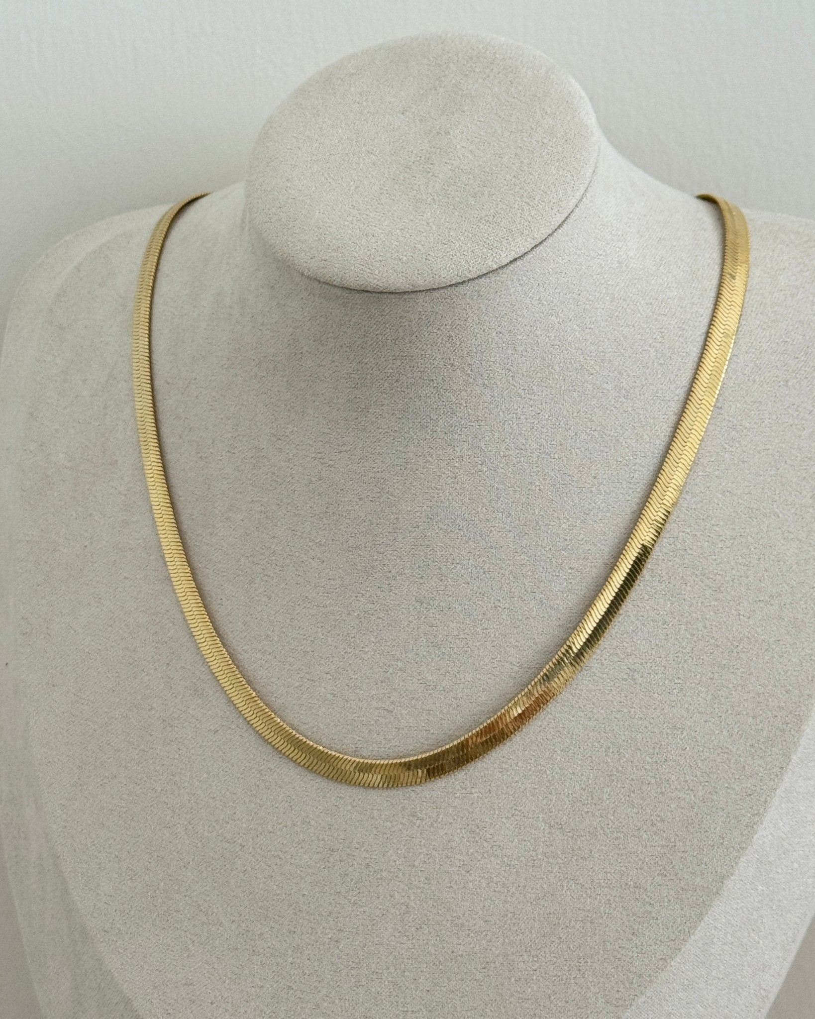 Classic Herringbone Chain Necklace - Necklace | LimaLimón Store - 2