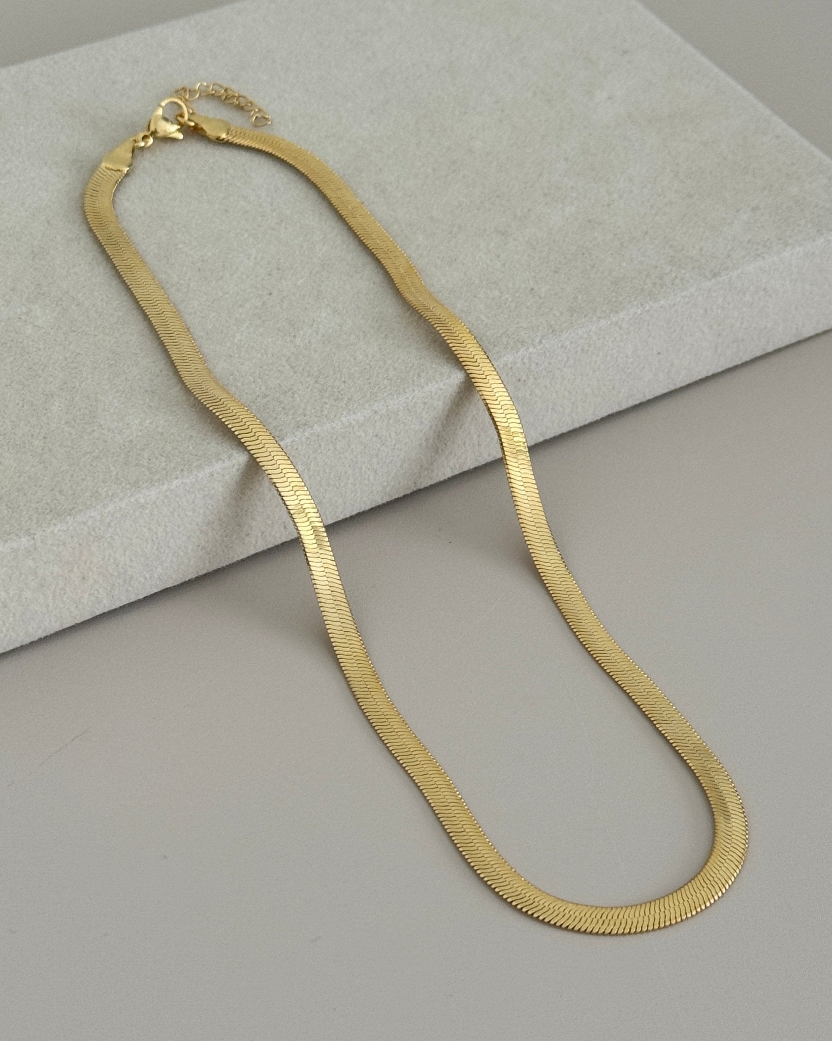 Classic Herringbone Chain Necklace - Necklace | LimaLimón Store - 3