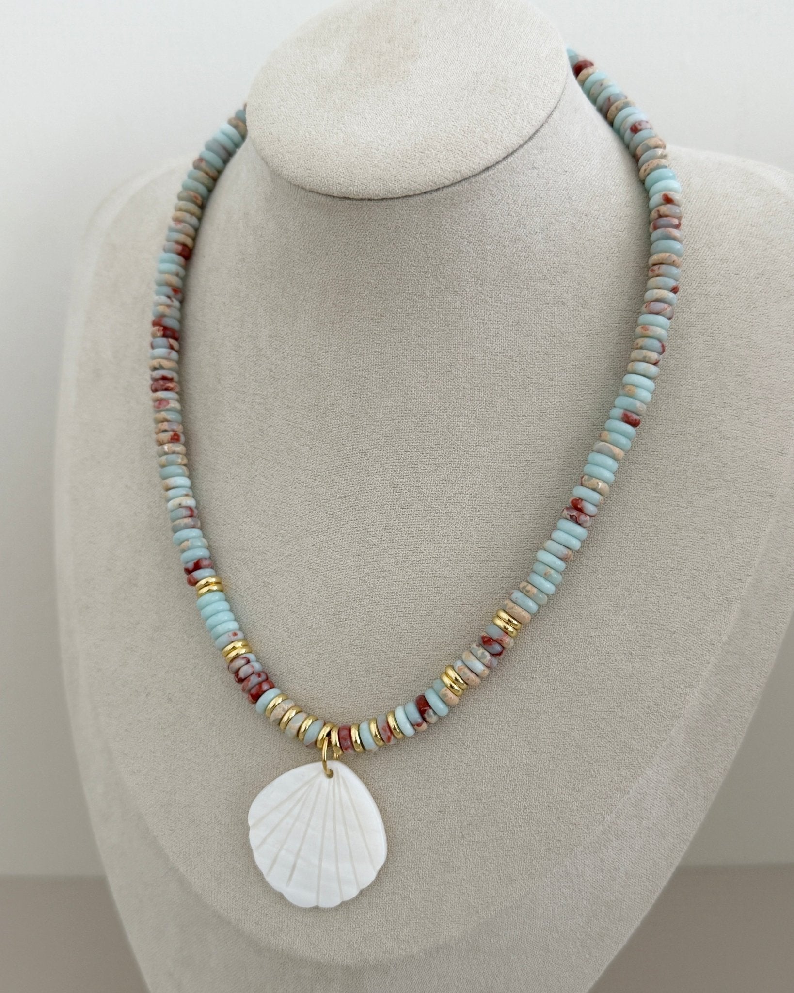 Coastal Pearl Beaded Necklace - Necklaces | LimaLimón Store - 3