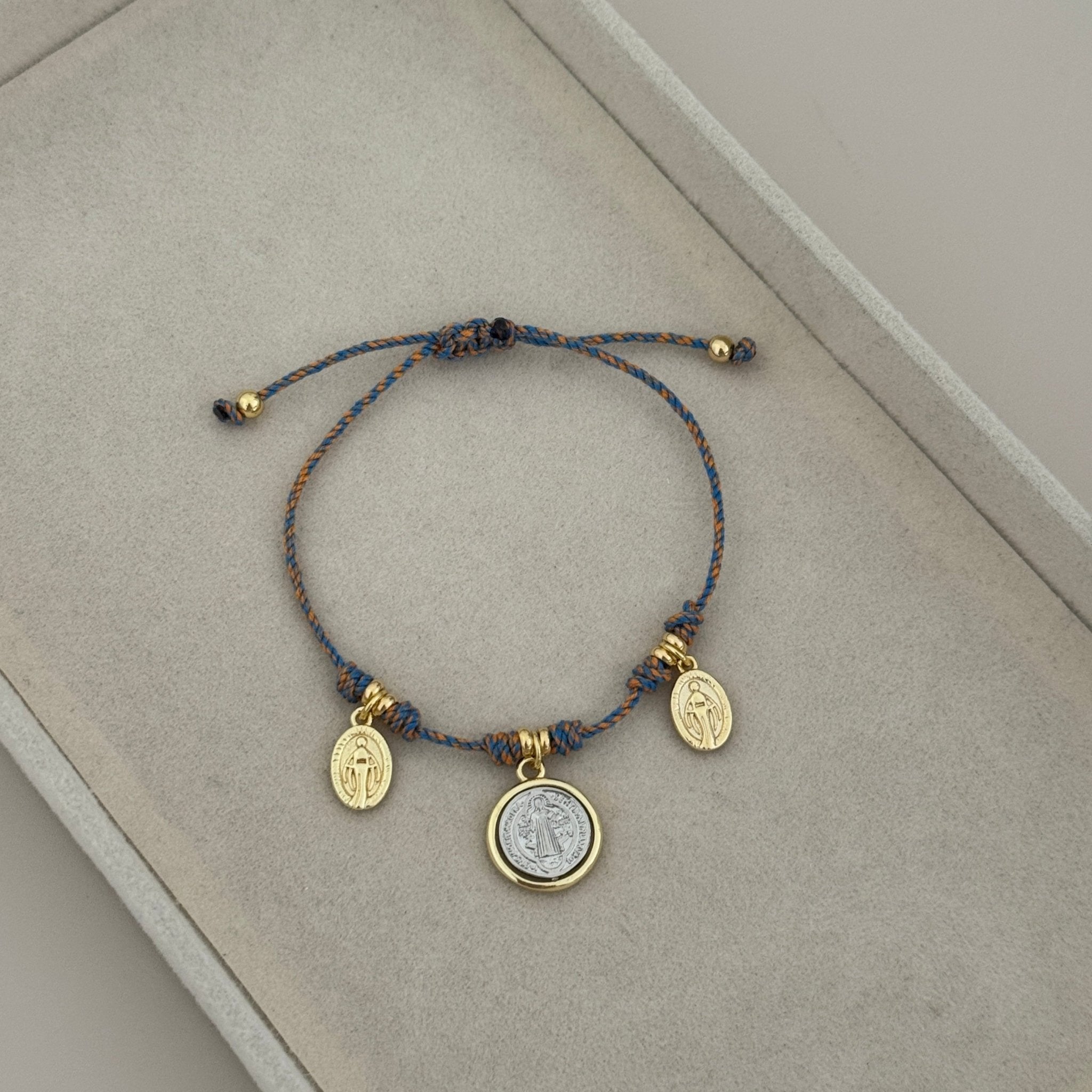 Cord Bracelet with Saint Benedict and Miraculous Medals - Bracelets | LimaLimón Store - 3