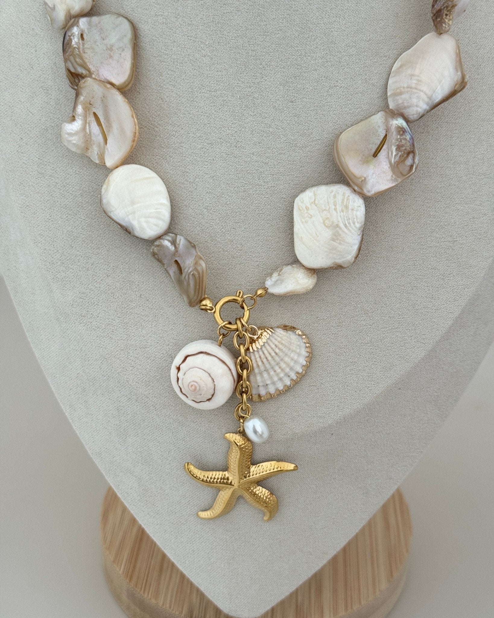 Costa Charm Necklace - Necklaces | LimaLimón Store - 3