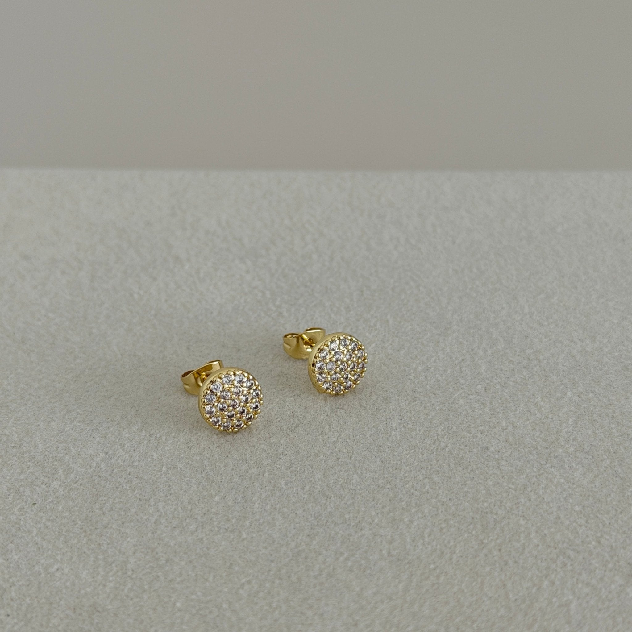 Crystal Pavé Gold Stud Earrings - Earring | LimaLimón Store - 1