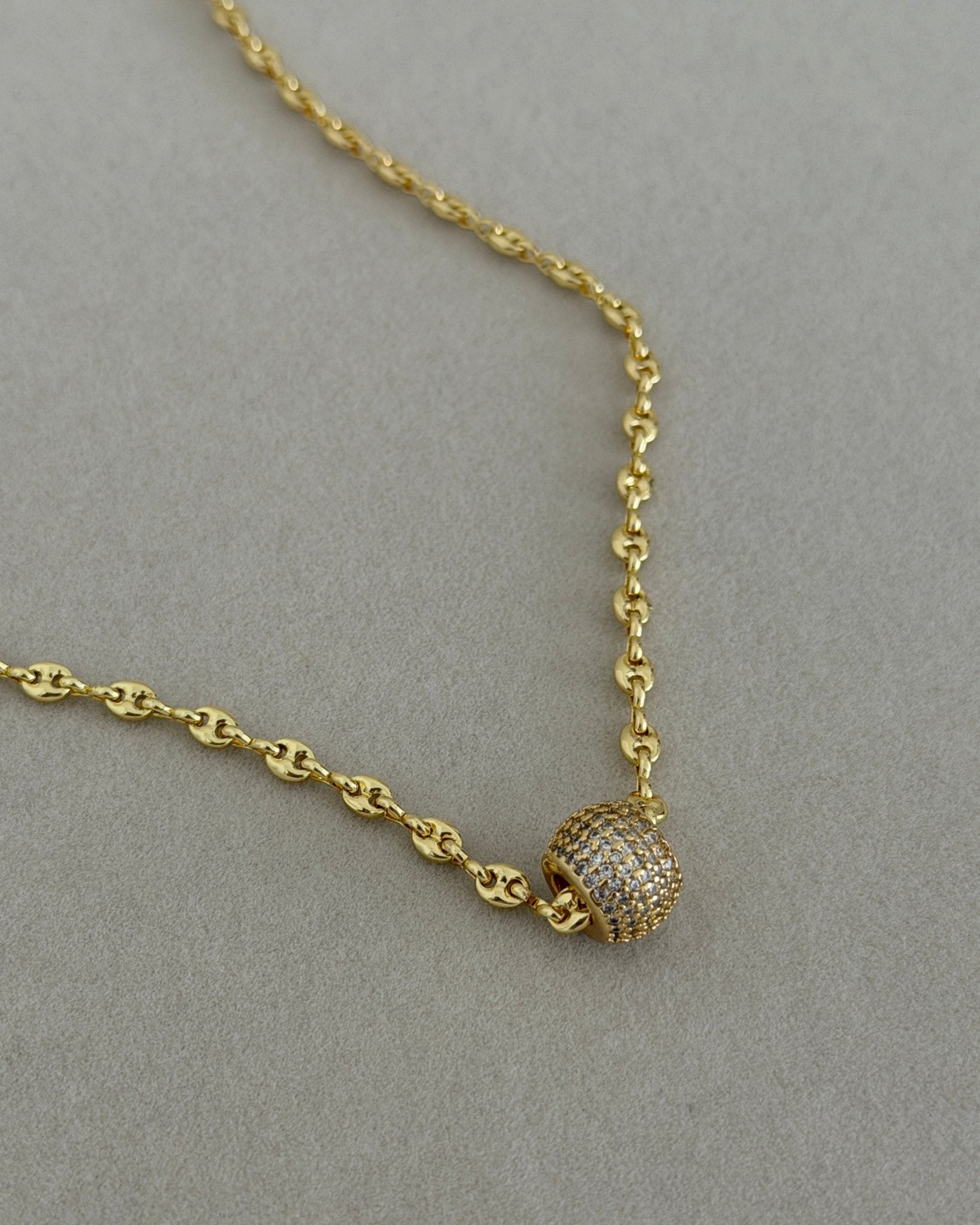 Crystal Sphere Chain Necklace - Necklaces | LimaLimón Store - 3