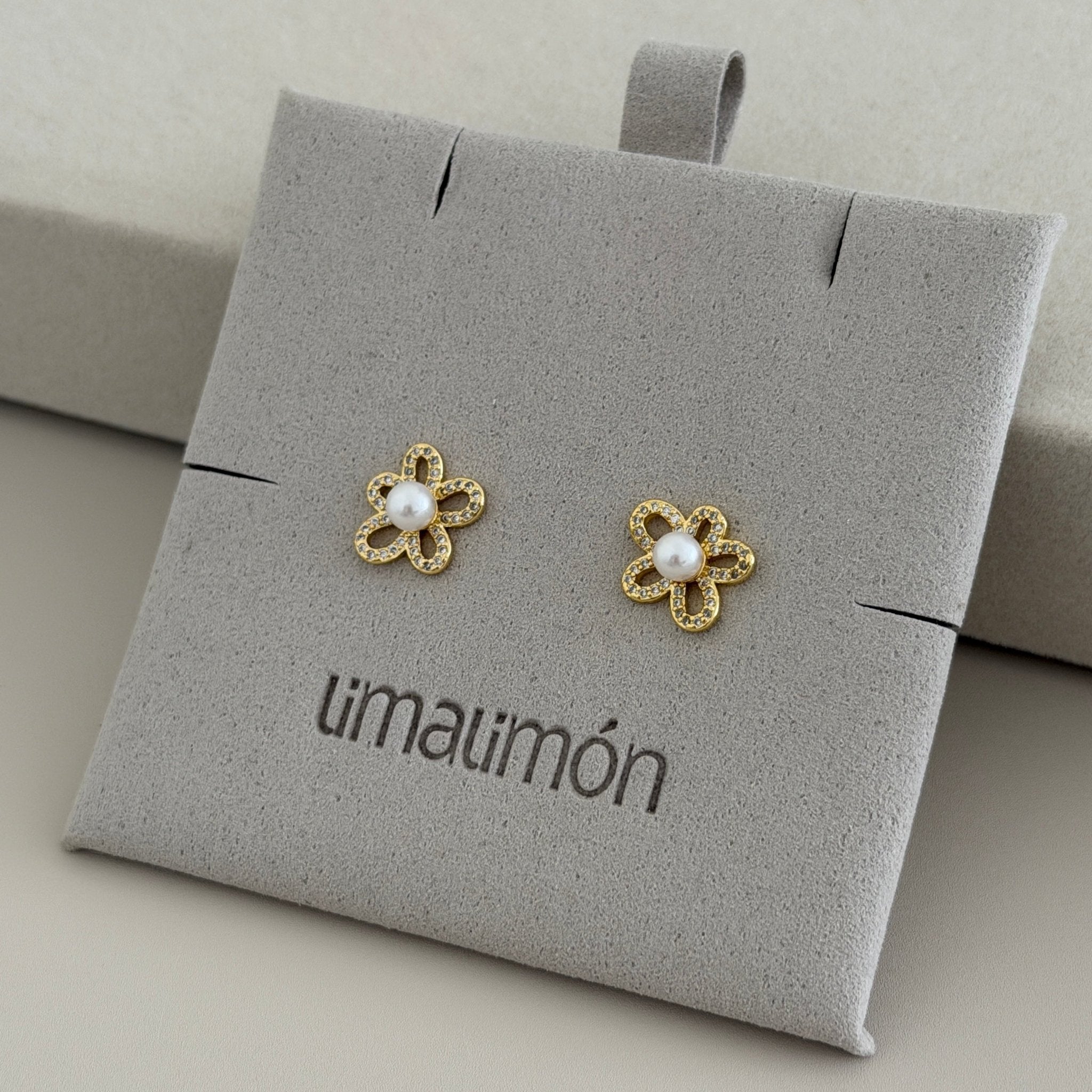 Daisy Pearl Stud Earrings - Earring | LimaLimón Store - 3