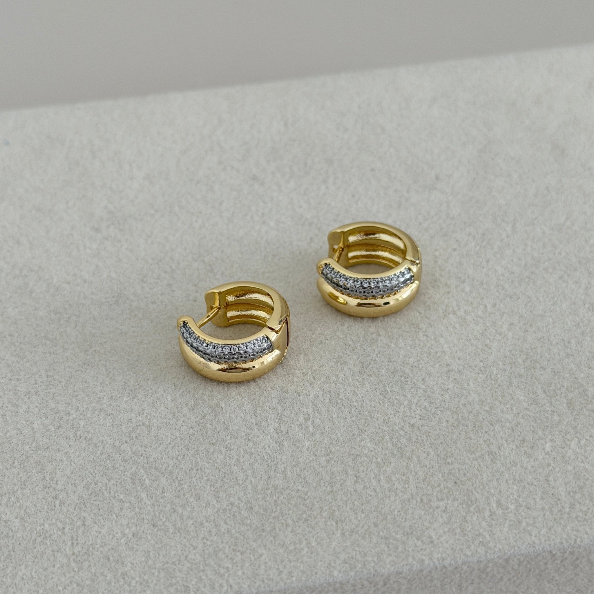 Double Shine Huggie Earrings - Earring | LimaLimón Store - 1