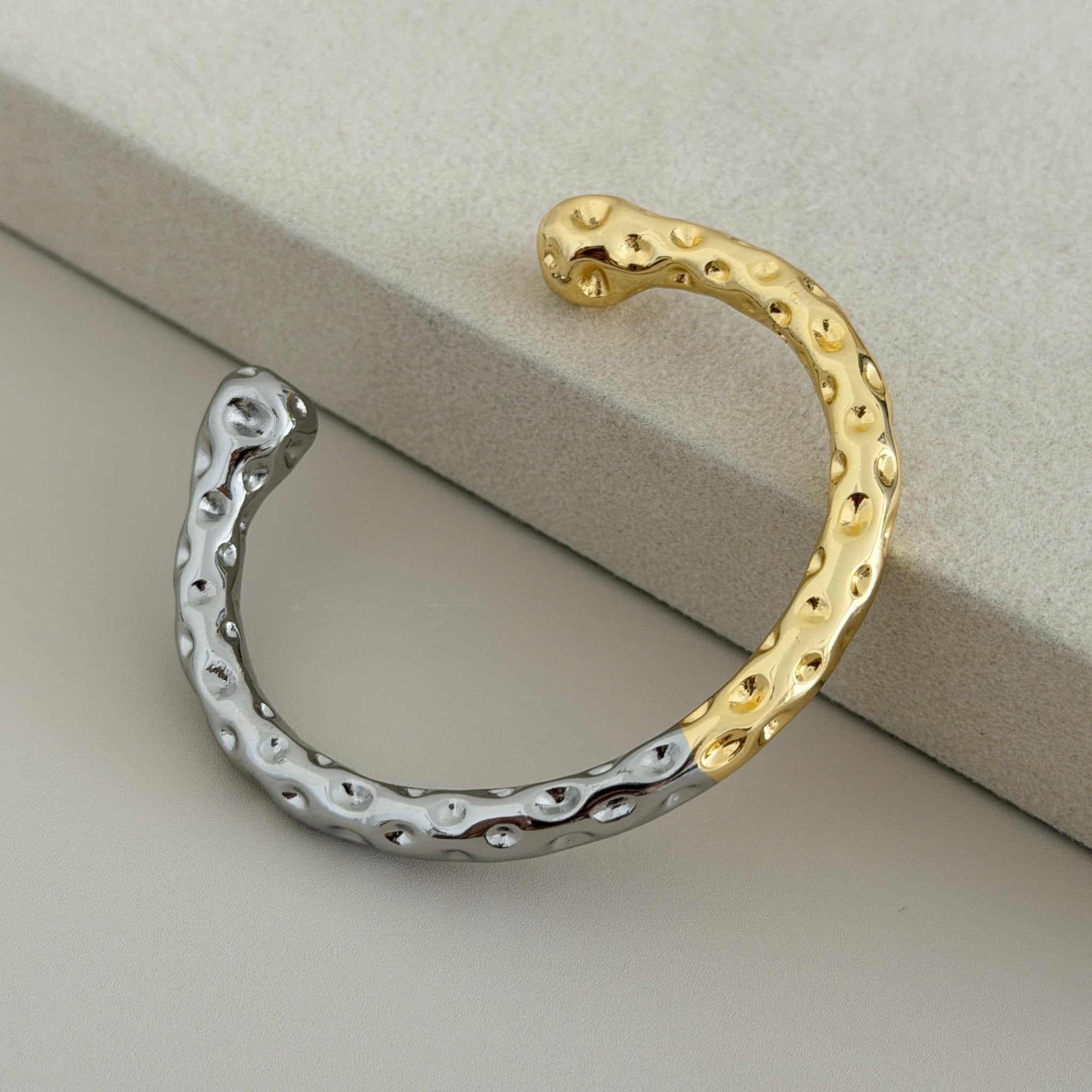 Dual Tone Hammered Cuff - Bracelets | LimaLimón Store - 3