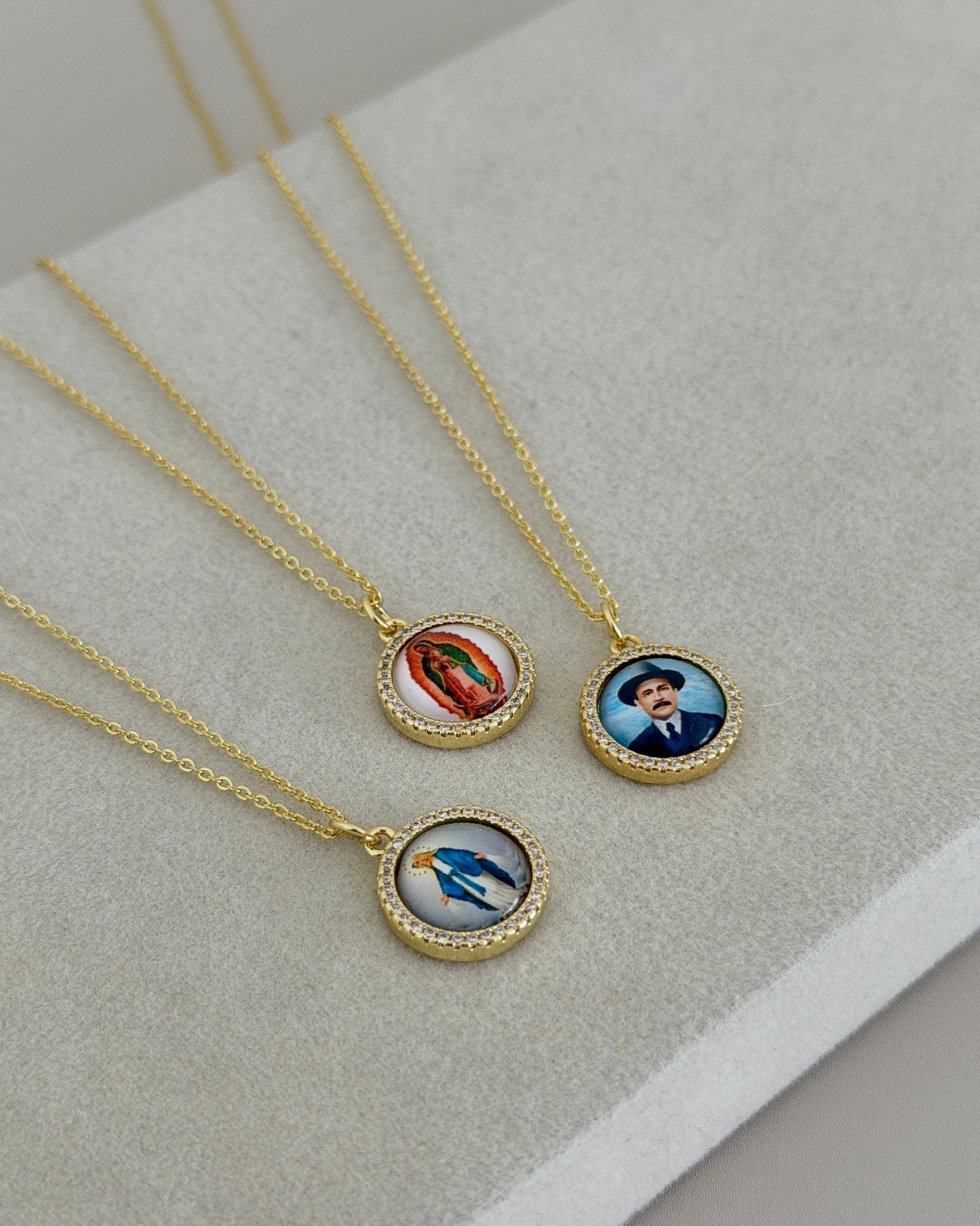 Faith Medallion Necklace - Necklace | LimaLimón Store - 6