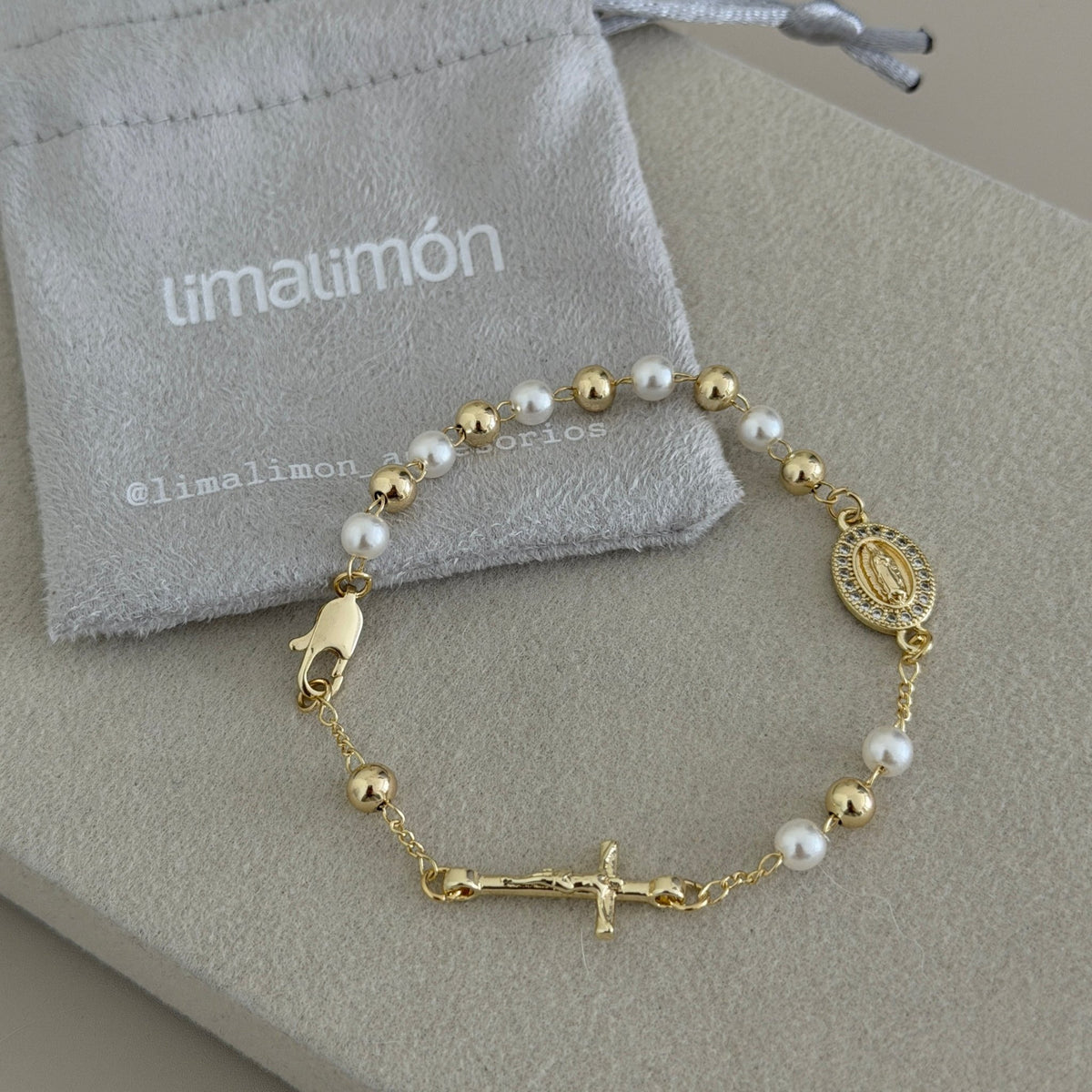 Faith Pearl Rosary Bracelet - Bracelet | LimaLimón Store - 3