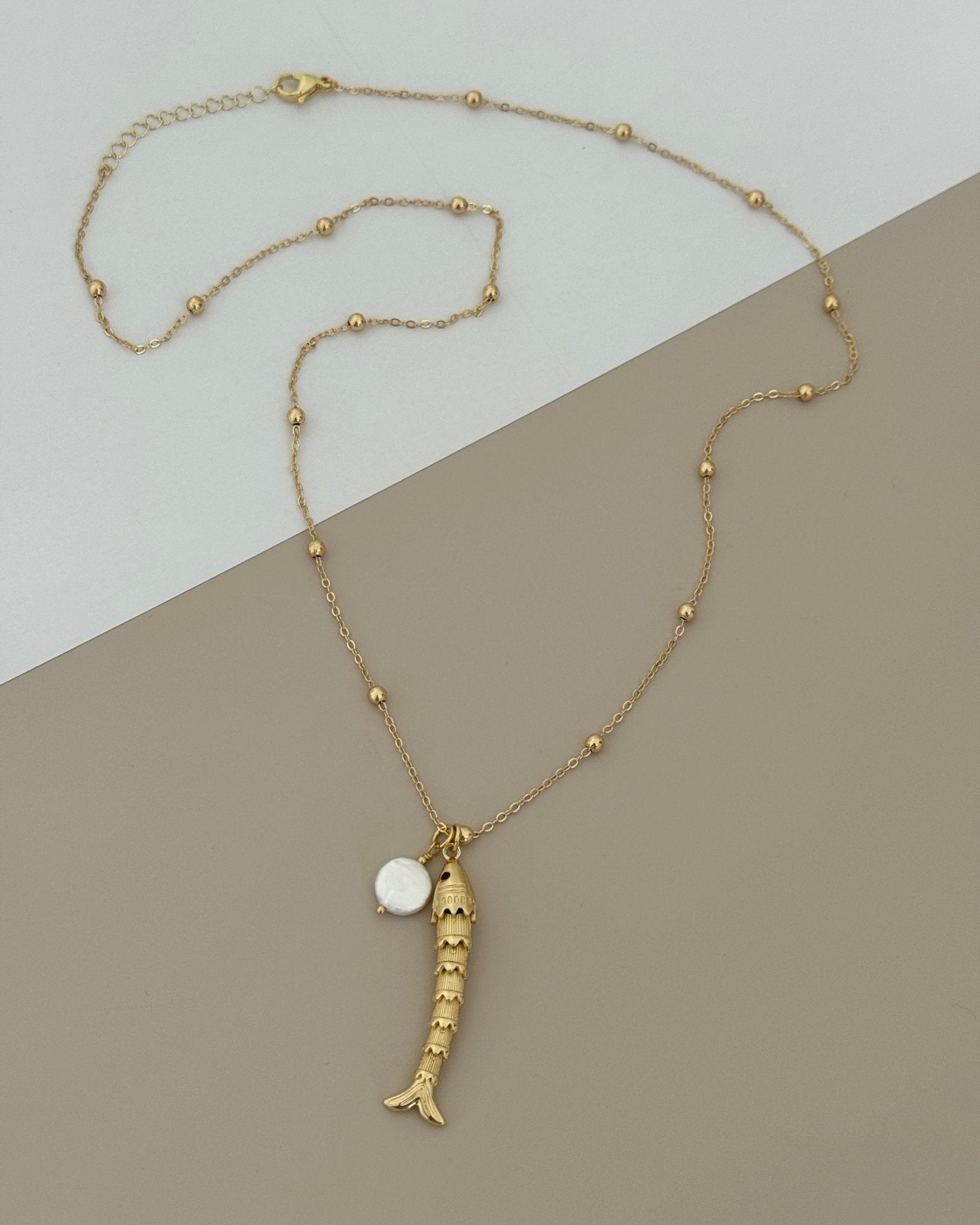 Gold Beaded Necklace with Articulated Fish Pendant - Necklace | LimaLimón Store - 6