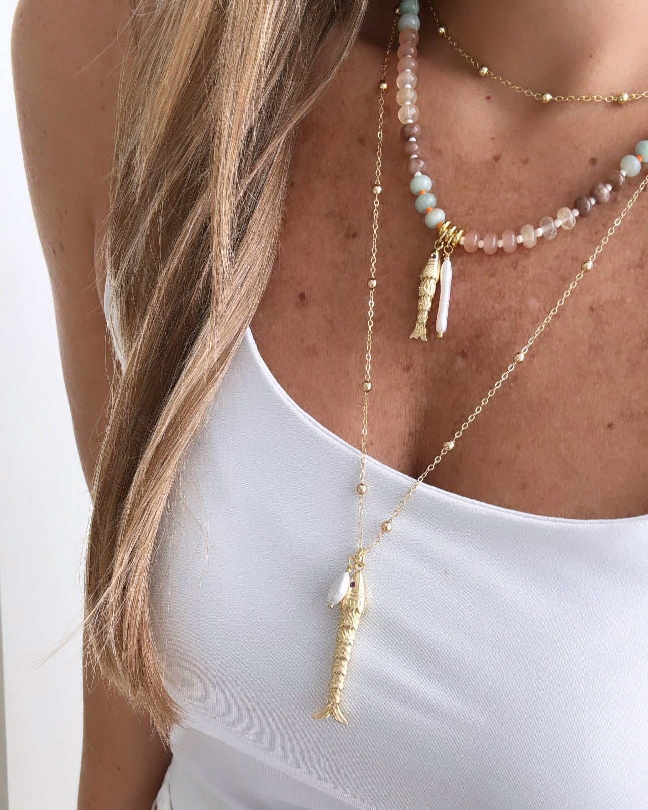 Gold Beaded Necklace with Articulated Fish Pendant - Necklace | LimaLimón Store - 4
