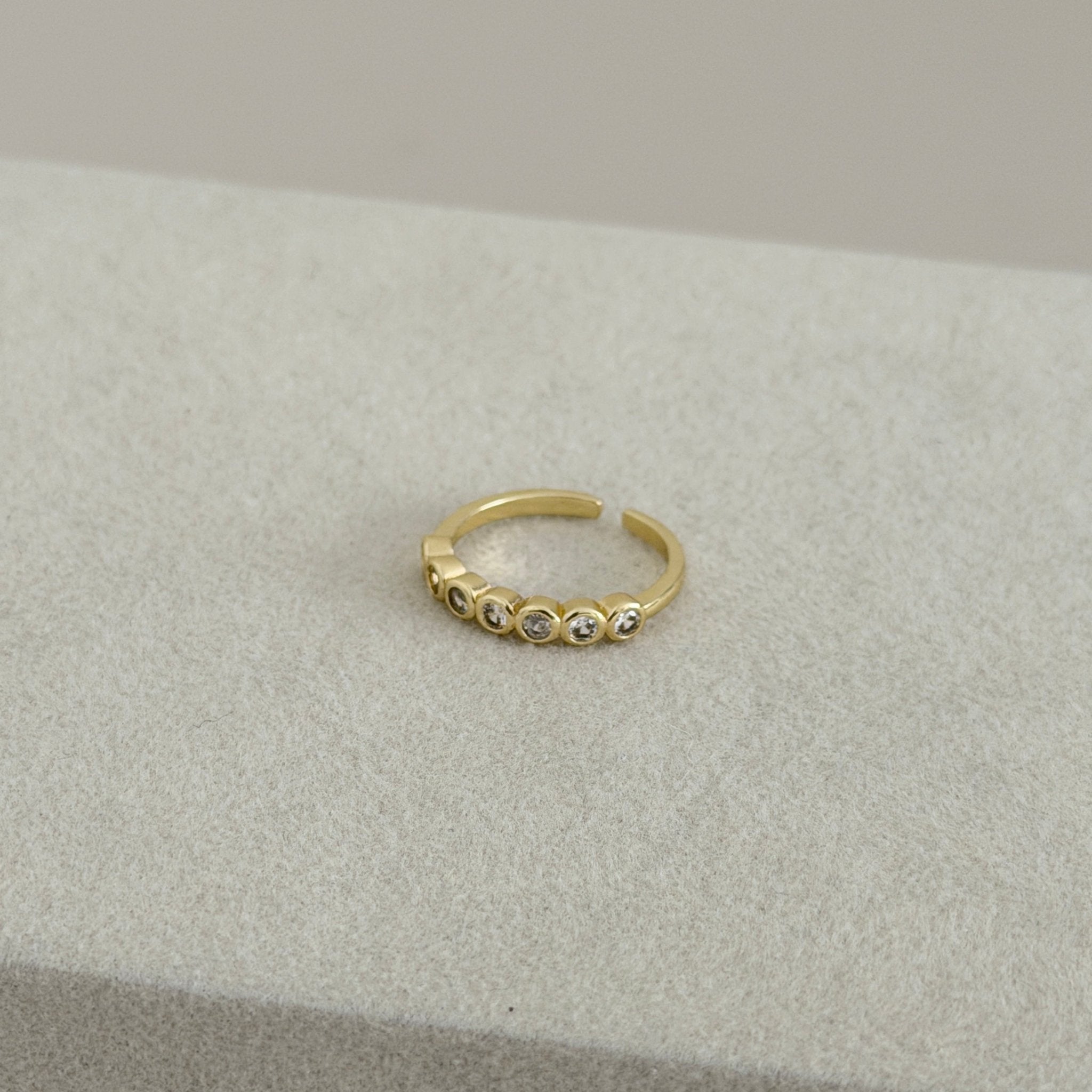 Gold Bezel Crystal Ring - | LimaLimón Store - 1