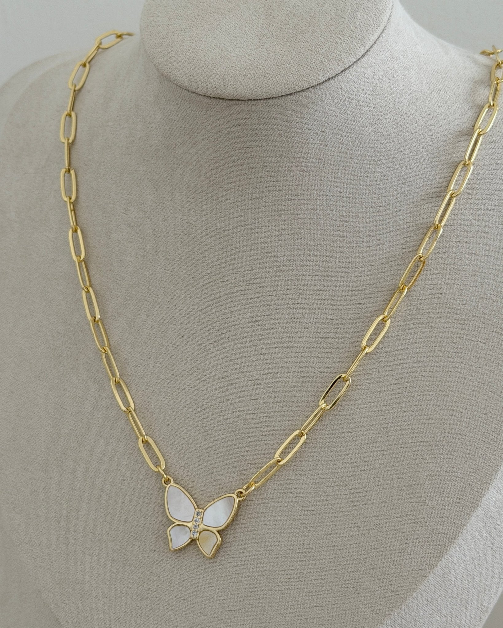 Gold Butterfly Chain Necklace - Necklace | LimaLimón Store - 2
