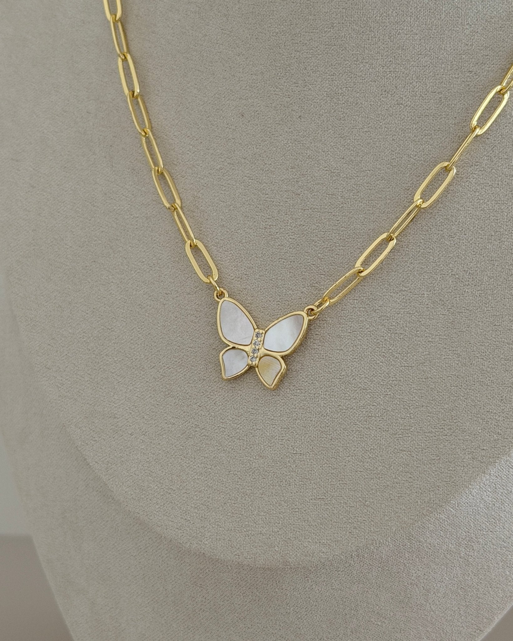 Gold Butterfly Chain Necklace - Necklace | LimaLimón Store - 3