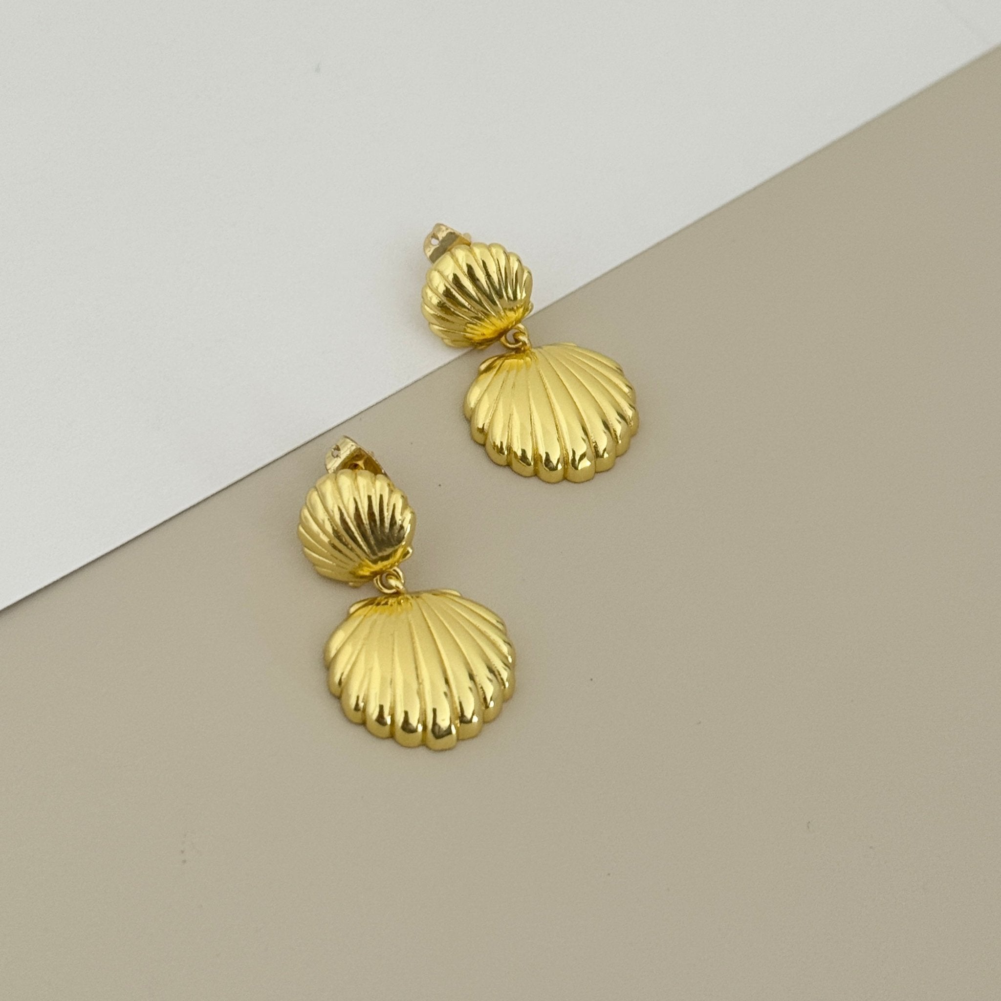 Gold Double Seashell Earrings - Earring | LimaLimón Store - 4