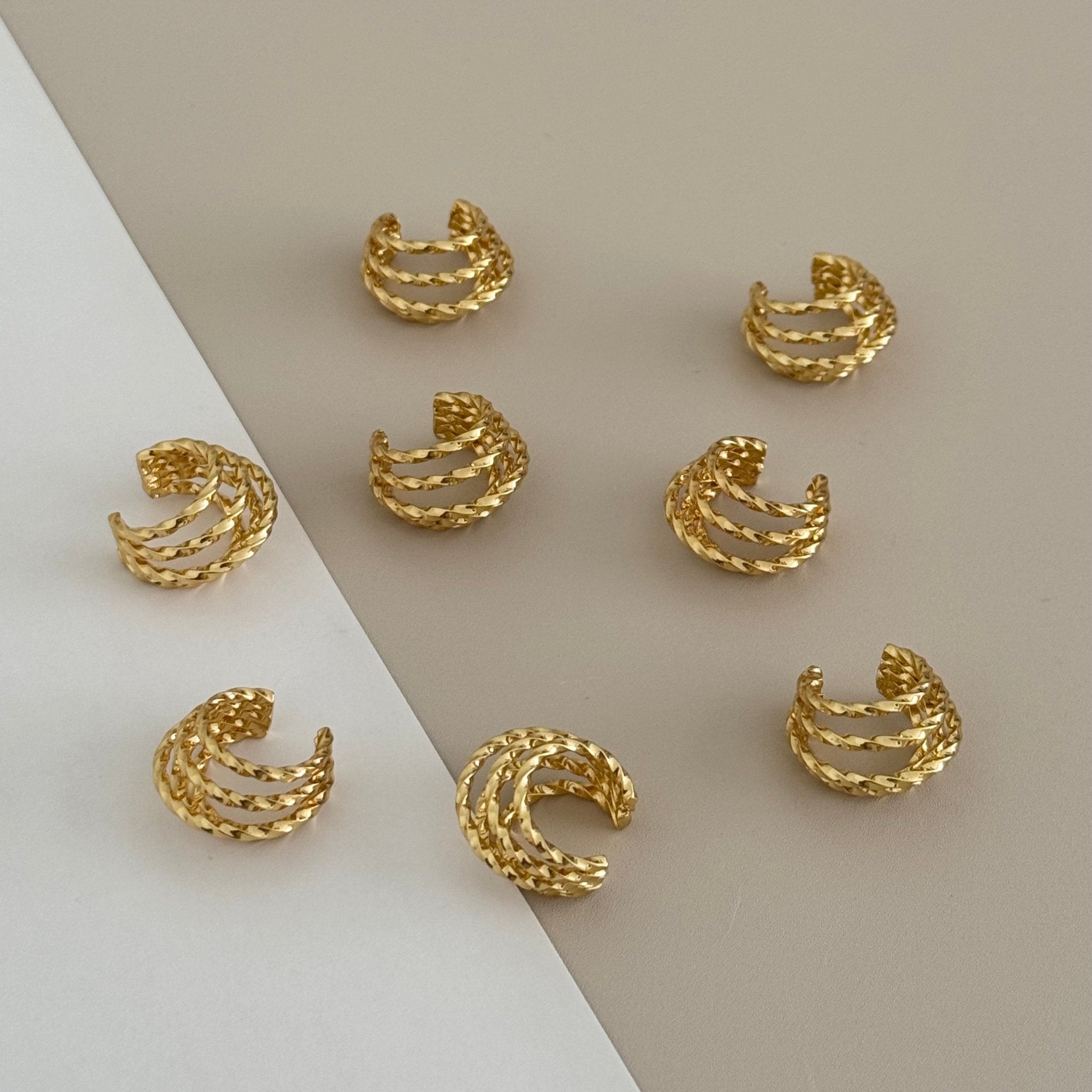 Gold Ear Cuff - Earring | LimaLimón Store - 1