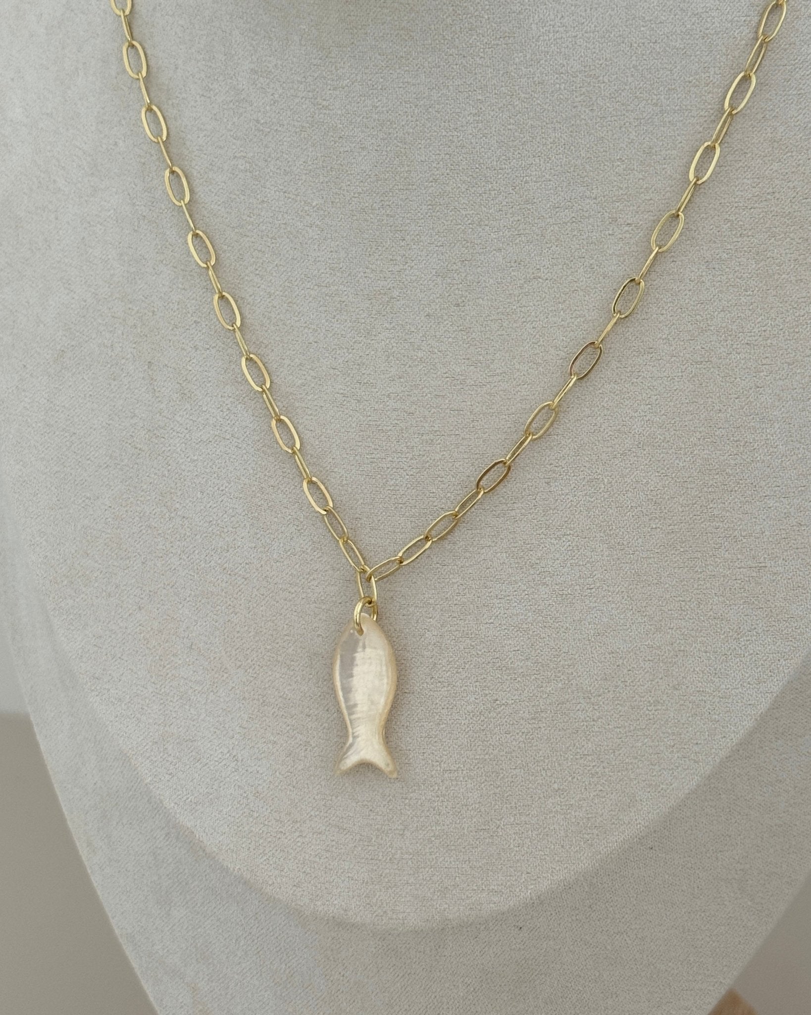 Gold Fish Charm Necklace - Necklace | LimaLimón Store - 3
