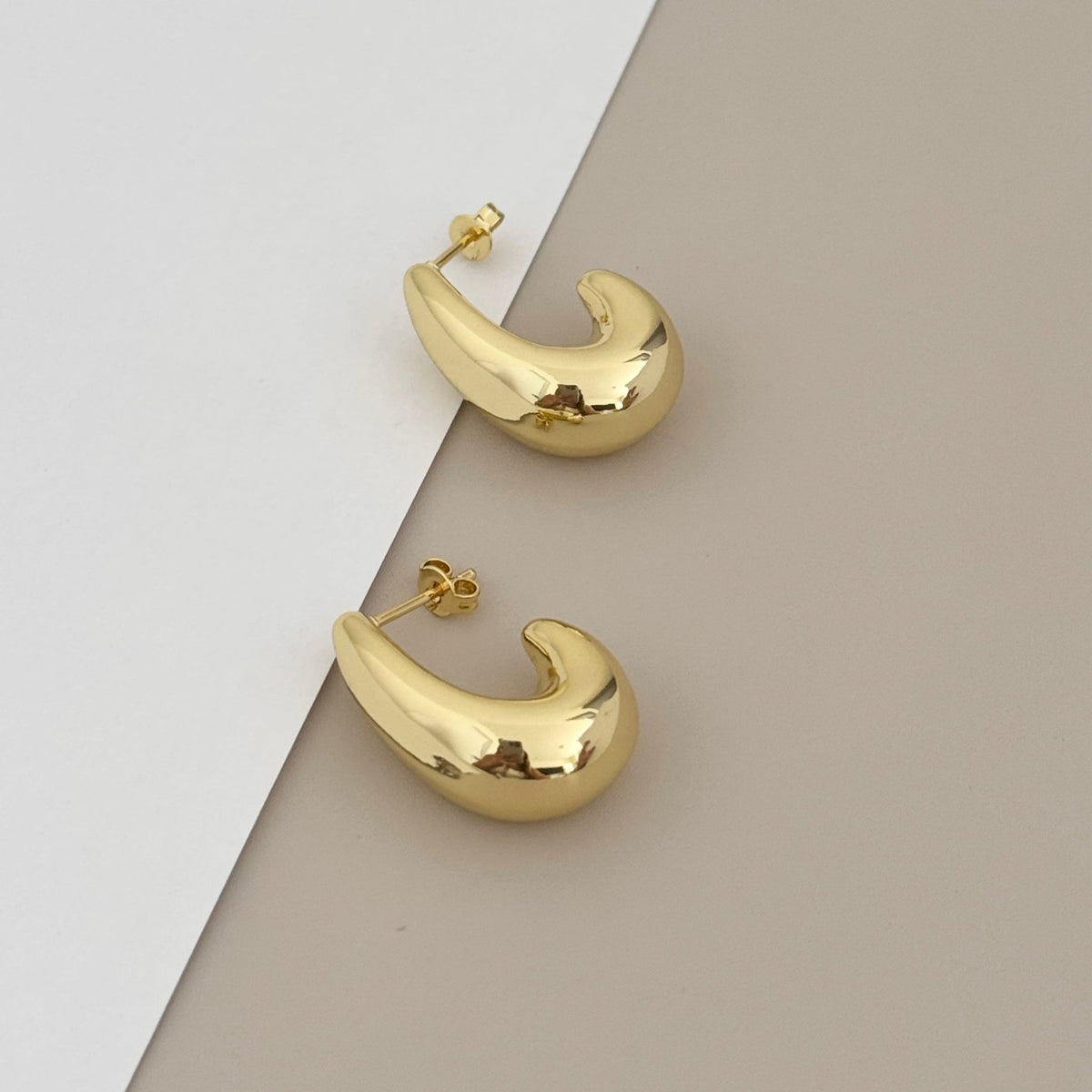 Gold Hoops - Earring | LimaLimón Store - 1