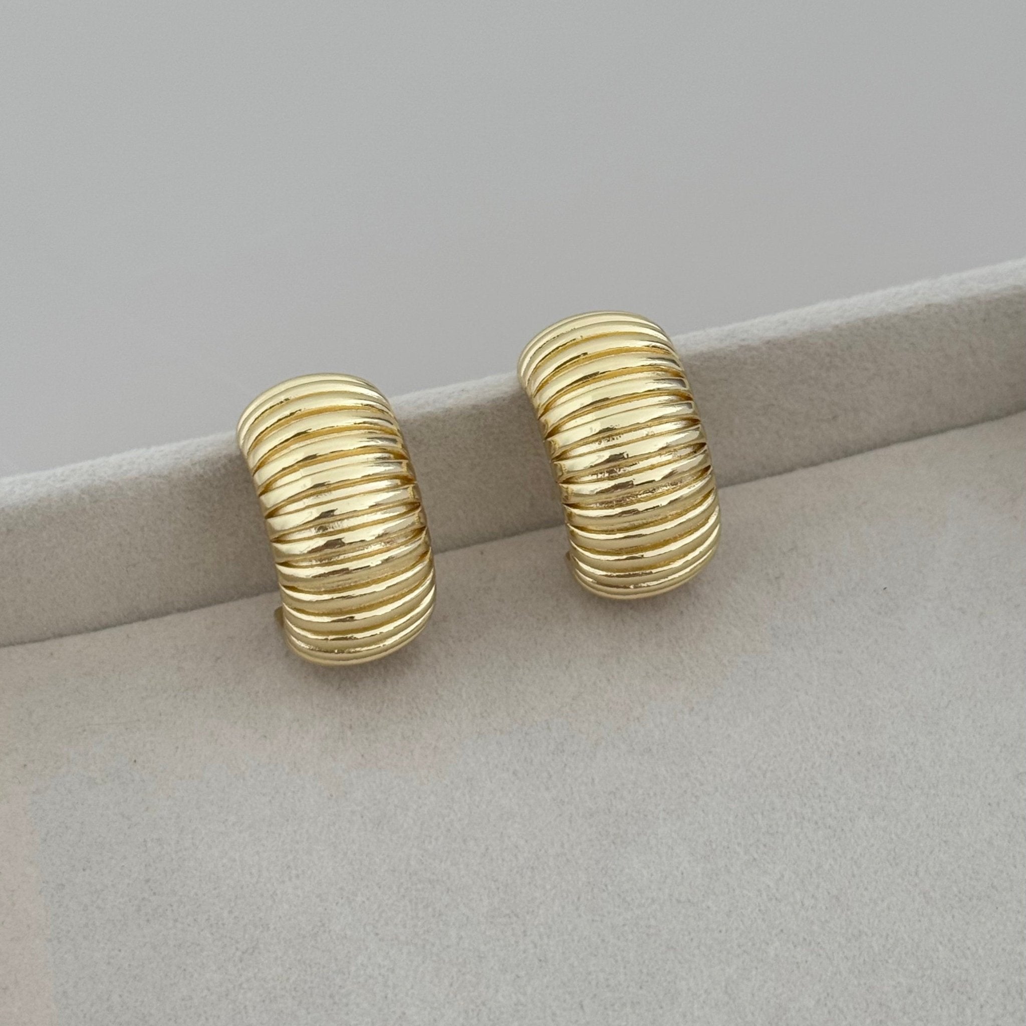 Gold Hoops - LimaLimón Store