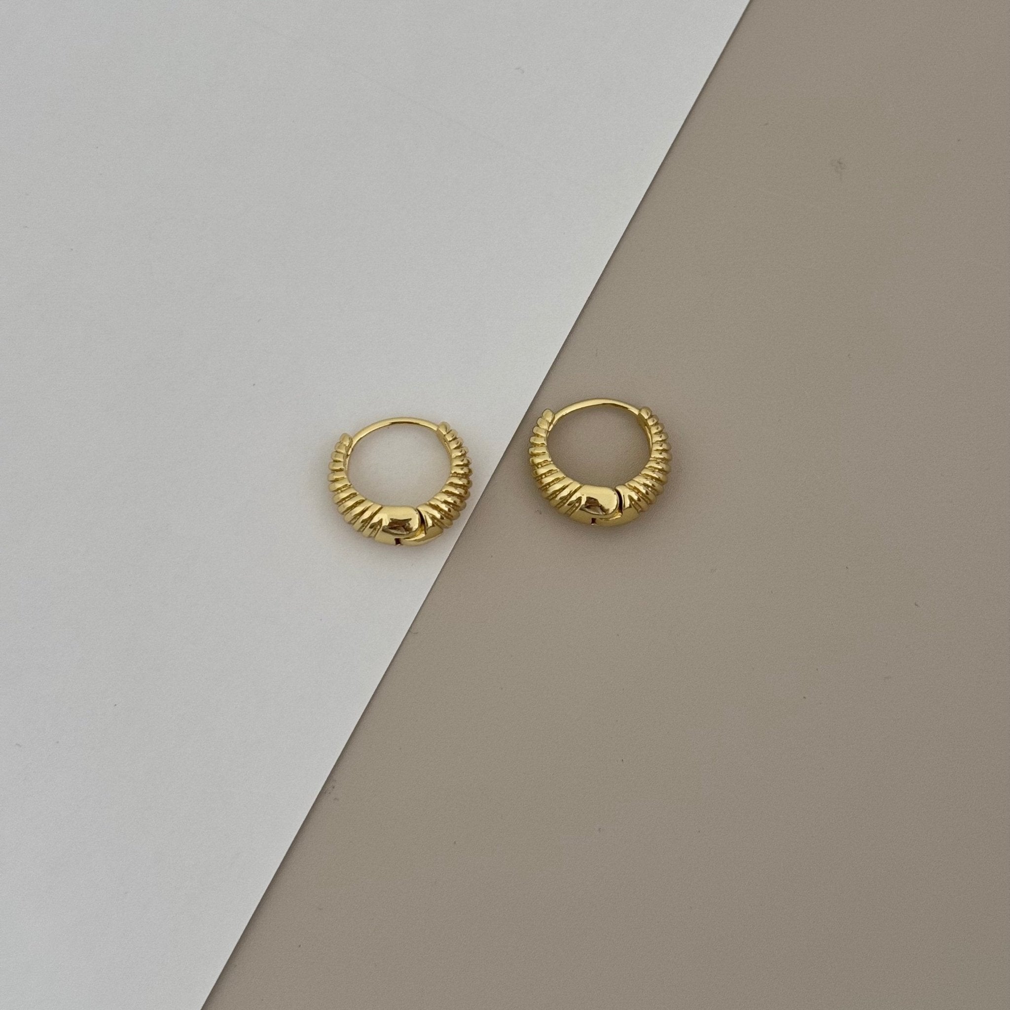 Gold Hoops - Earring | LimaLimón Store - 1