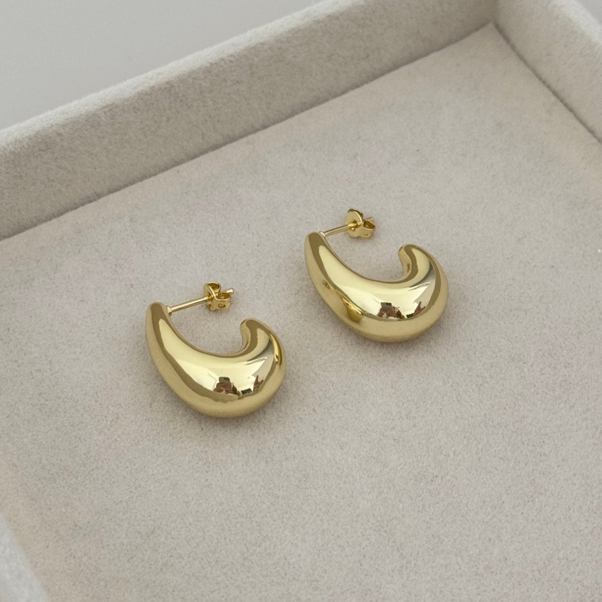 Gold Hoops - Earring | LimaLimón Store - 2