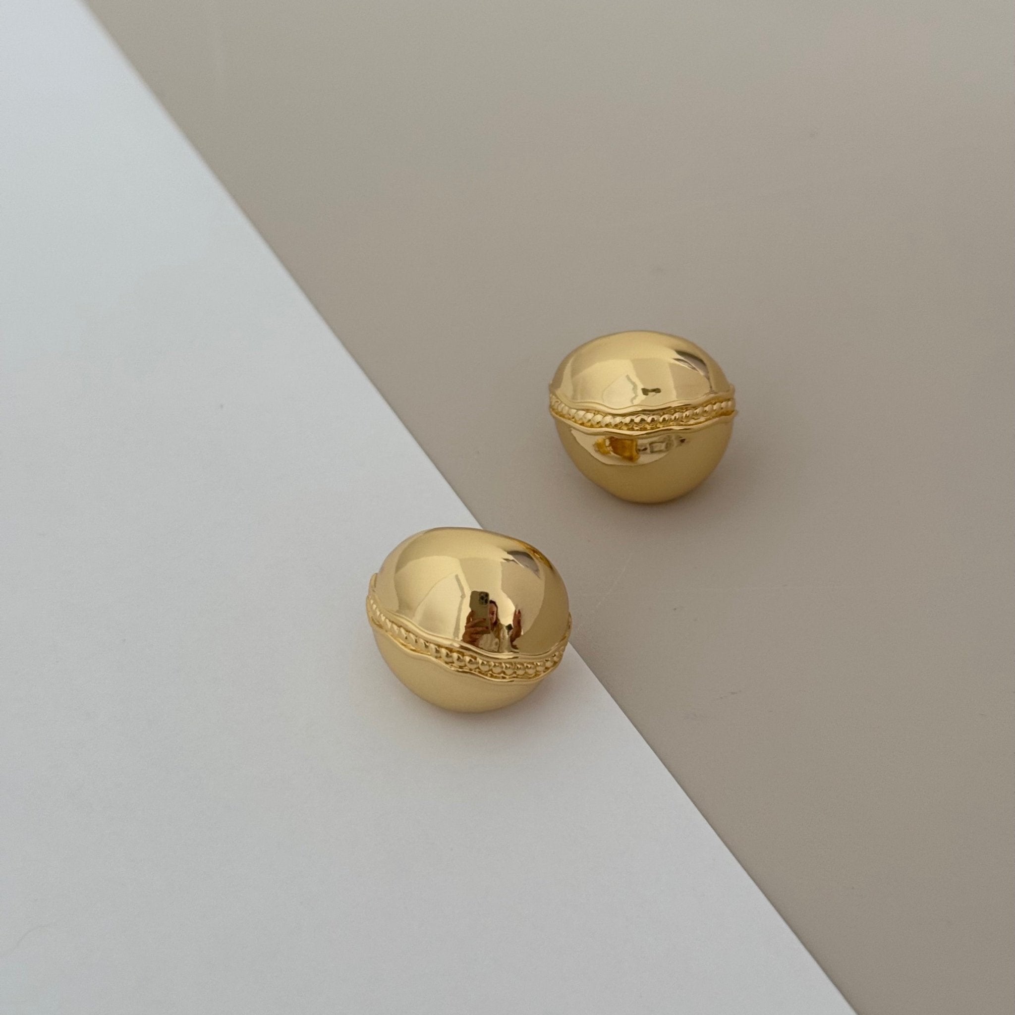 Gold Hoops Earring - Earring | LimaLimón Store - 4