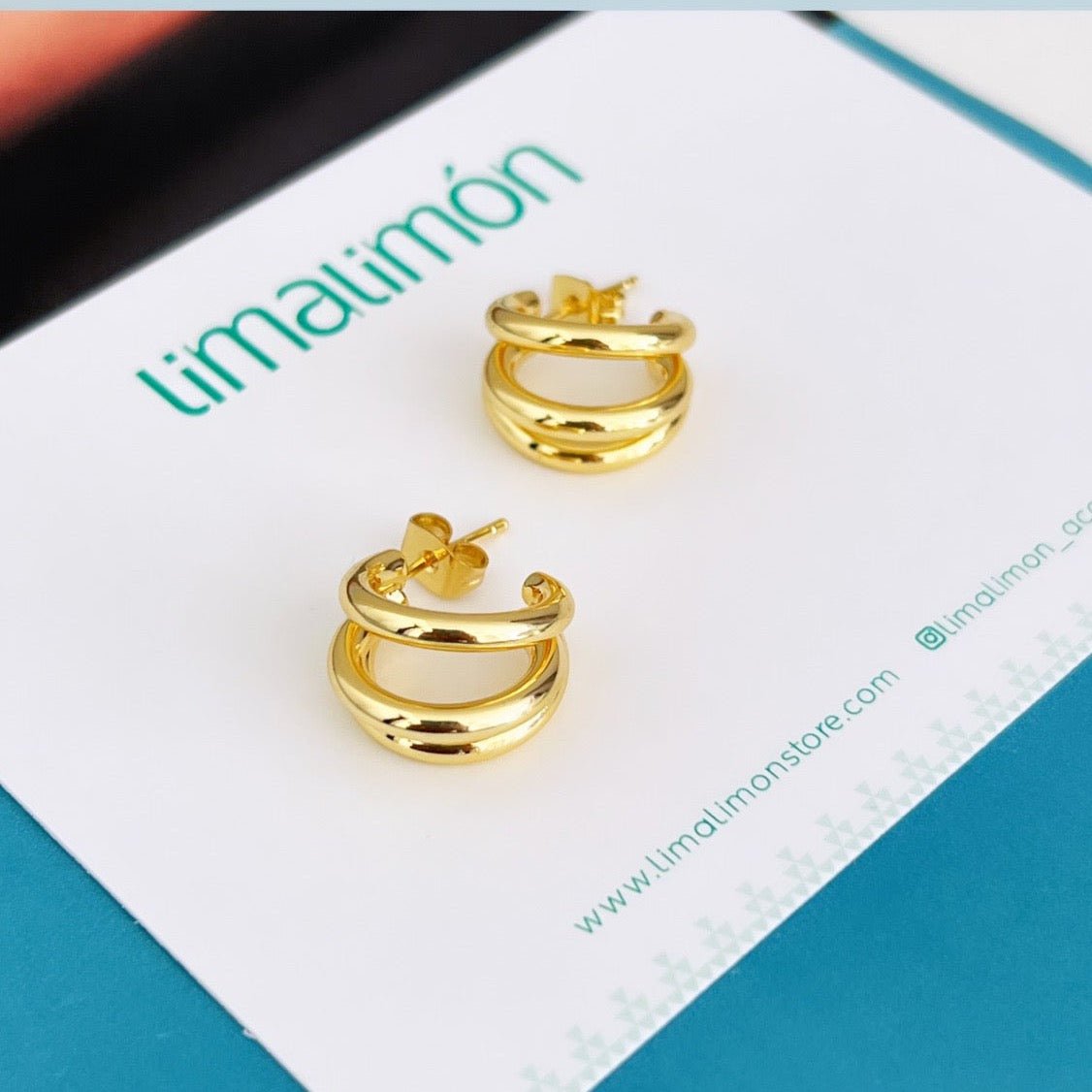 Gold Hoops - Earring | LimaLimón Store - 5