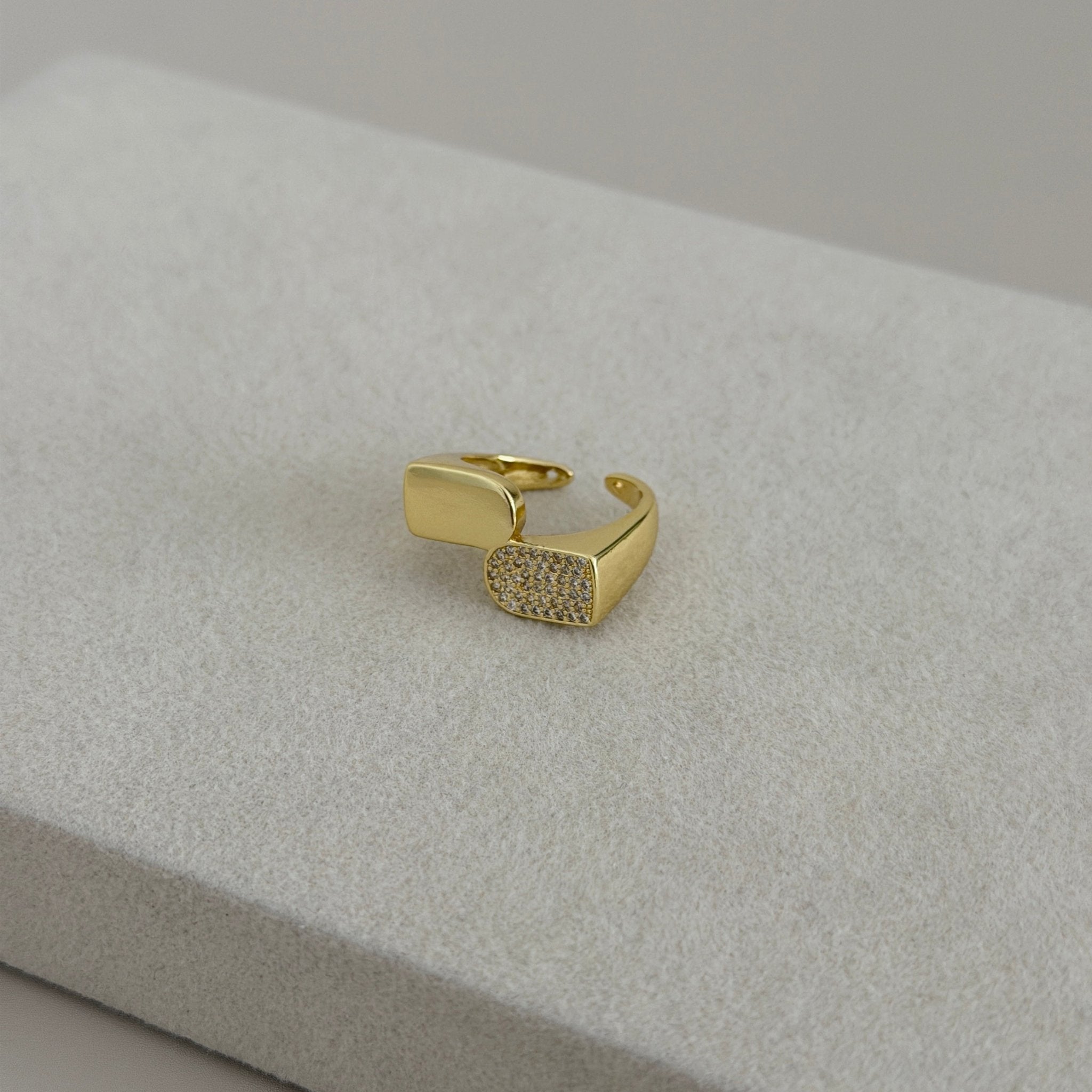 Gold Pavé Geometric Ring - | LimaLimón Store - 1