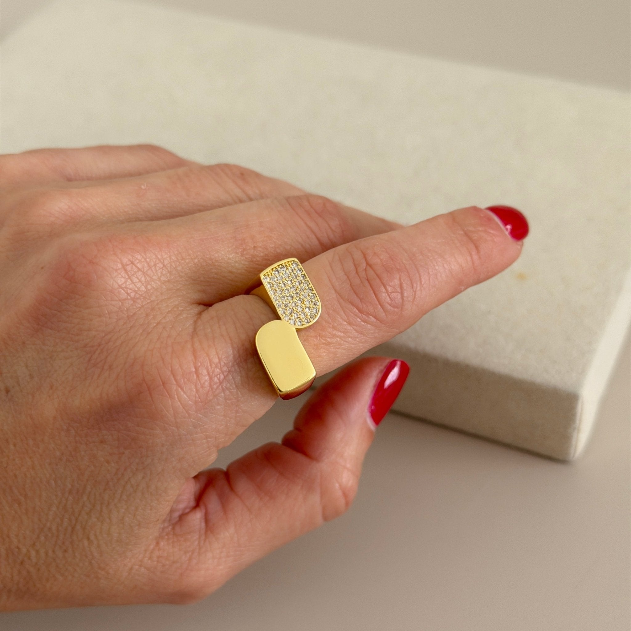 Gold Pavé Geometric Ring - | LimaLimón Store - 2