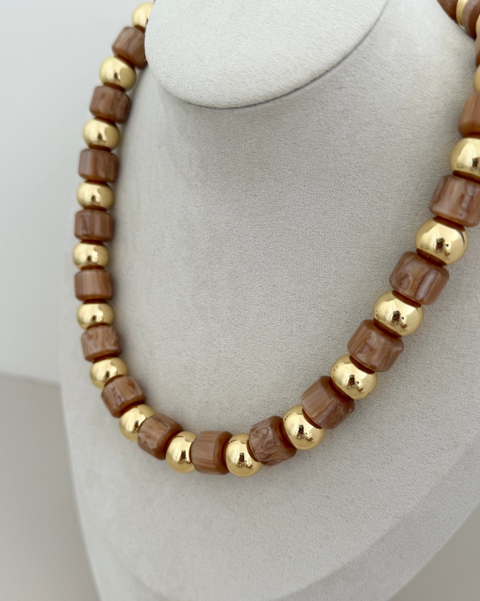 Golden Cocoa Bead Bracelet - Necklace | LimaLimón Store - 3