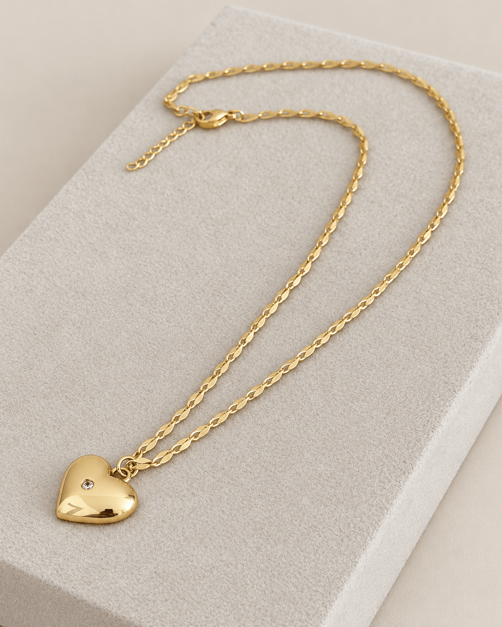Golden Engraved Heart Necklace - Necklaces | LimaLimón Store - 4