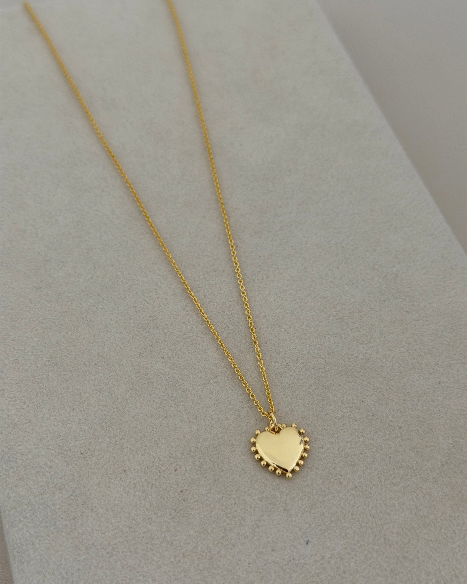 Golden Heart Charm Necklace - Necklaces | LimaLimón Store - 3